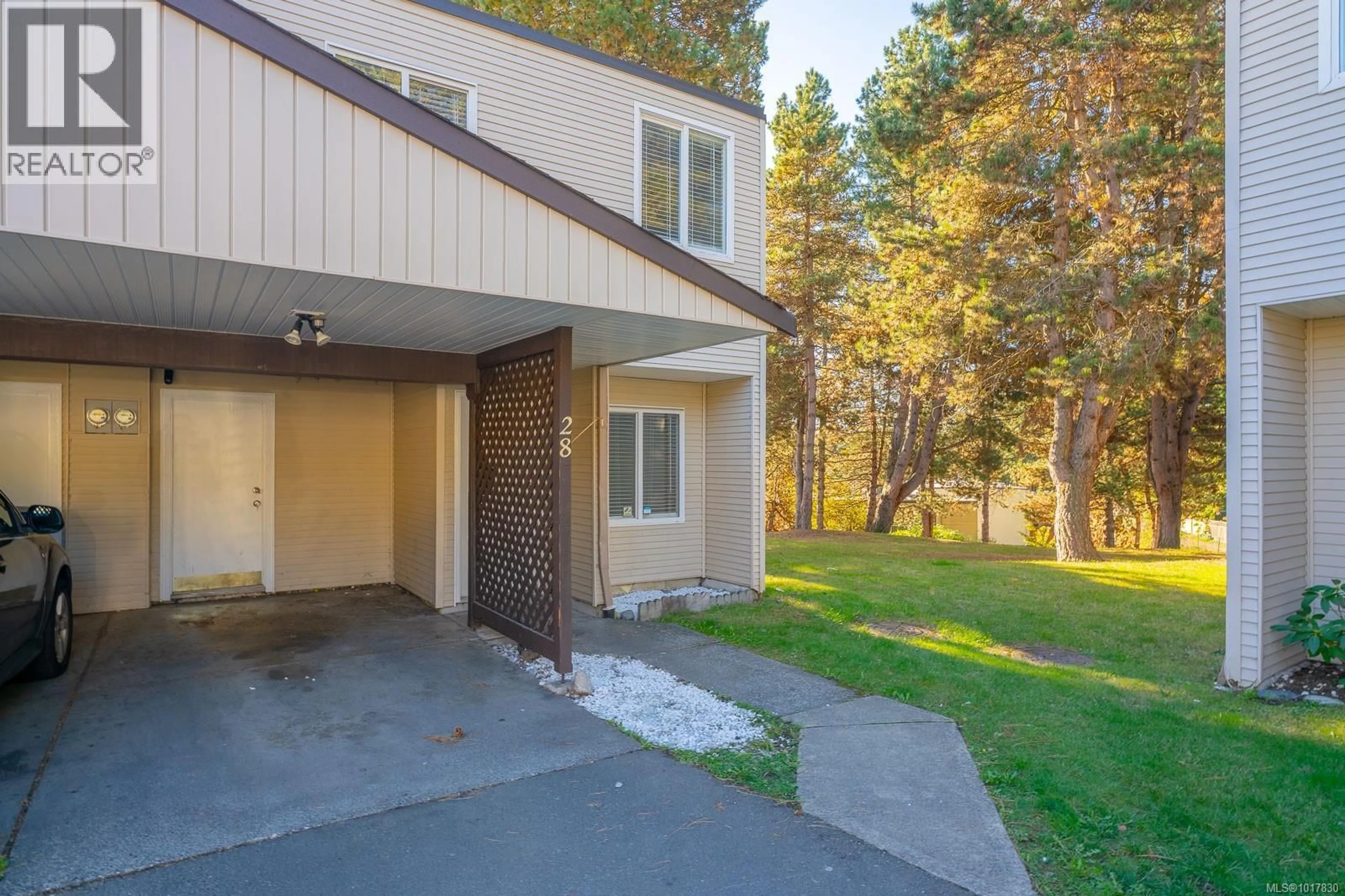 Patio, forest/trees view for 28 - 444 BRUCE AVENUE, Nanaimo British Columbia V9R5W5