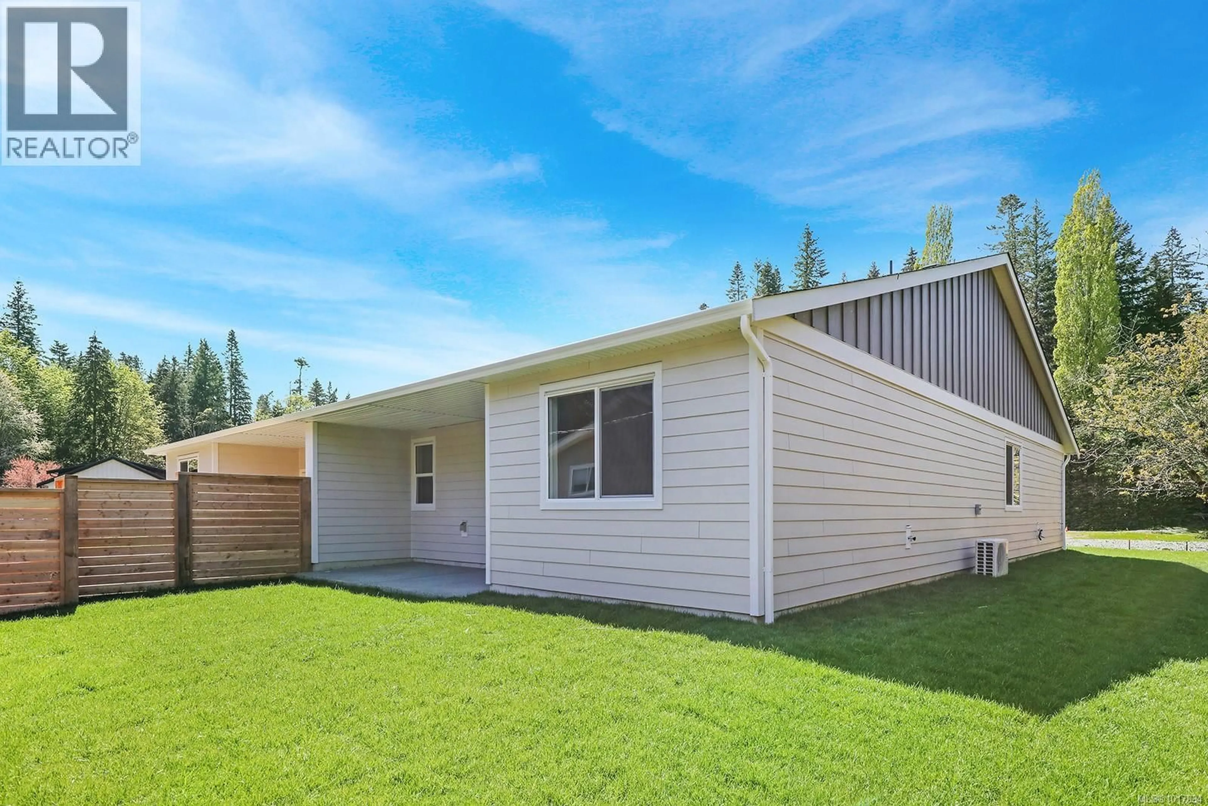 Home with vinyl exterior material, street for 25 - 1505 CROATION ROAD, Campbell River British Columbia V9W3T4