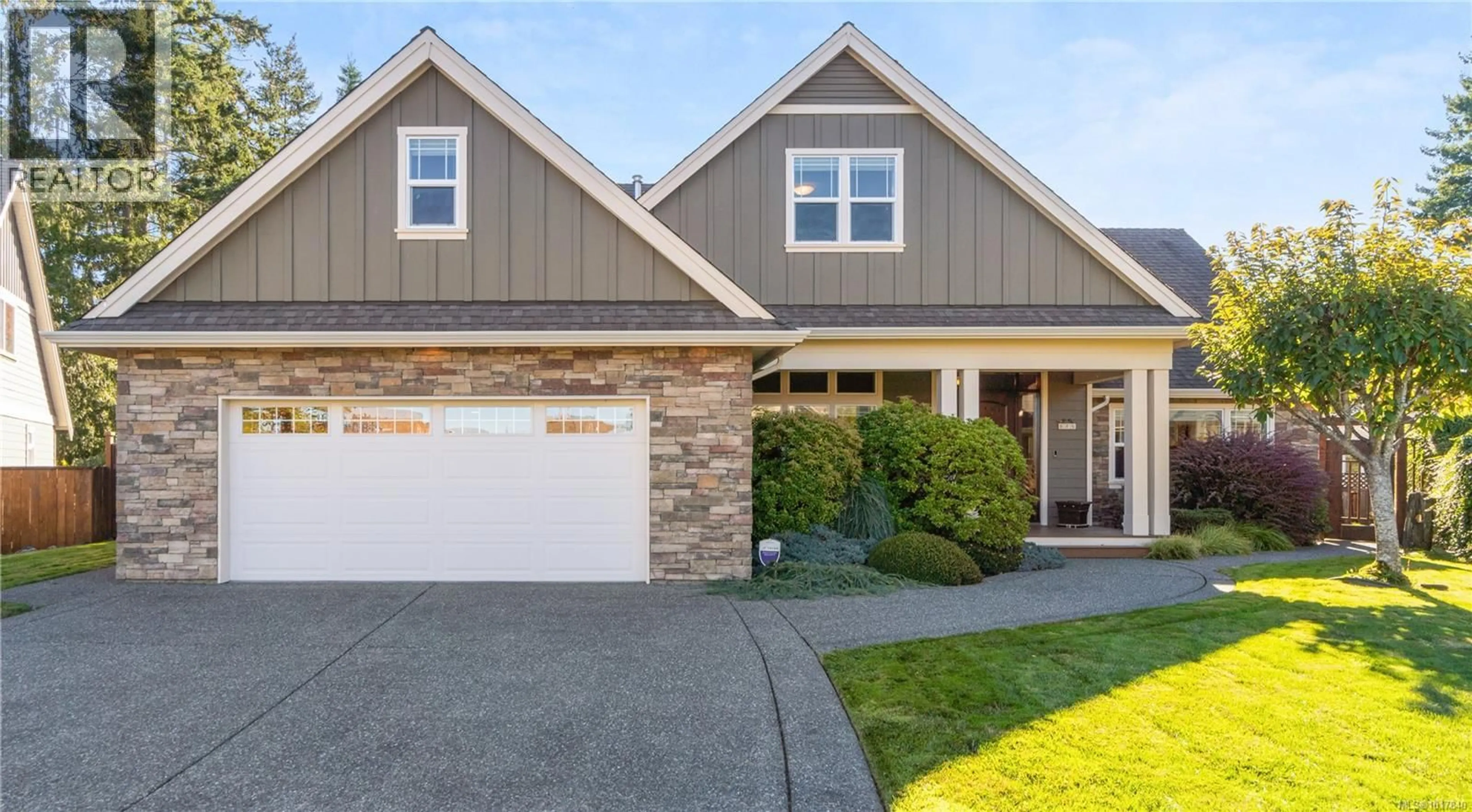 Home with vinyl exterior material, street for 689 ABERNATHY PLACE, Parksville British Columbia V9P2Y9