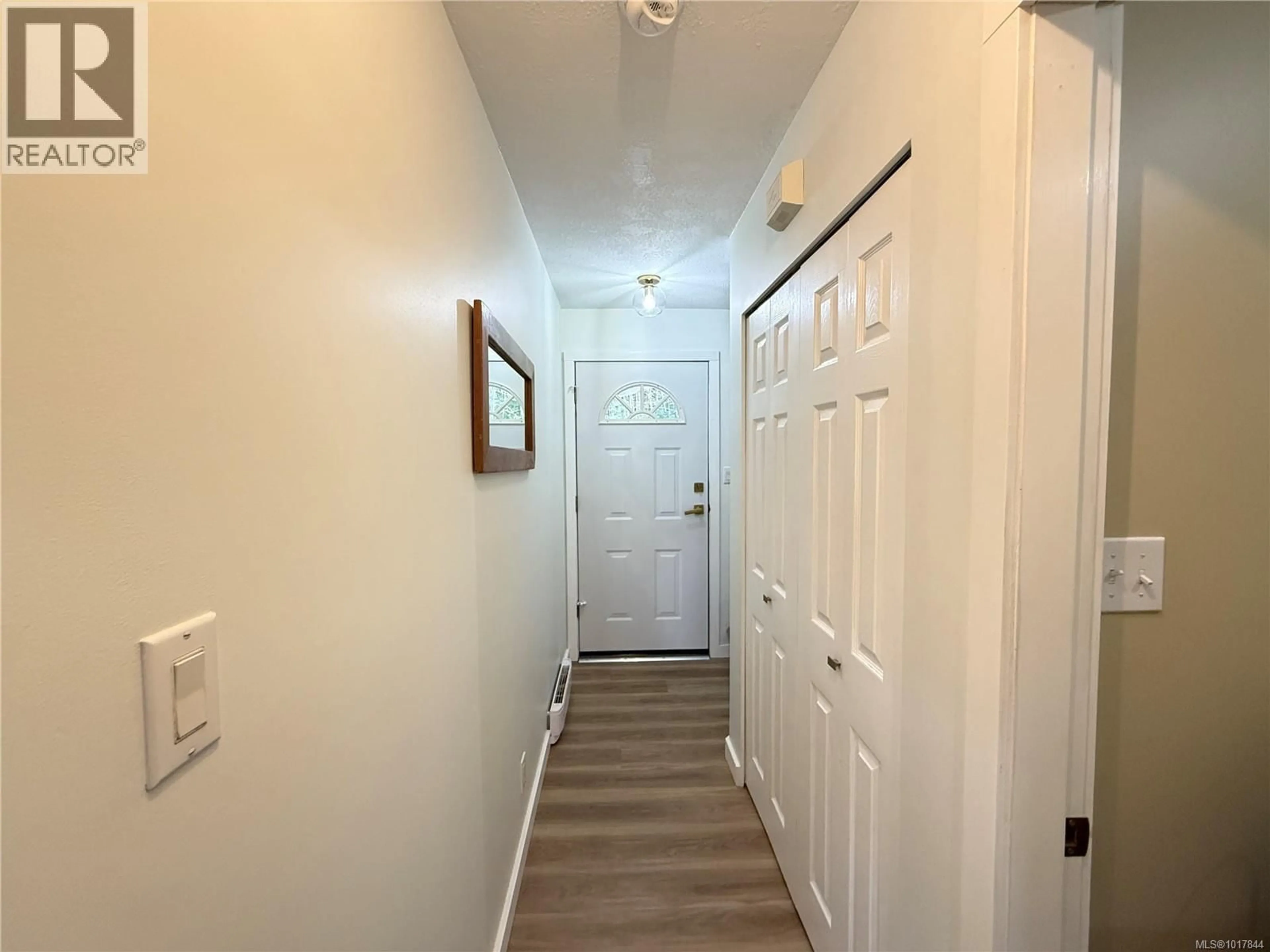 Indoor entryway for 23 - 2697 MINE ROAD, Port McNeill British Columbia V0N2R0