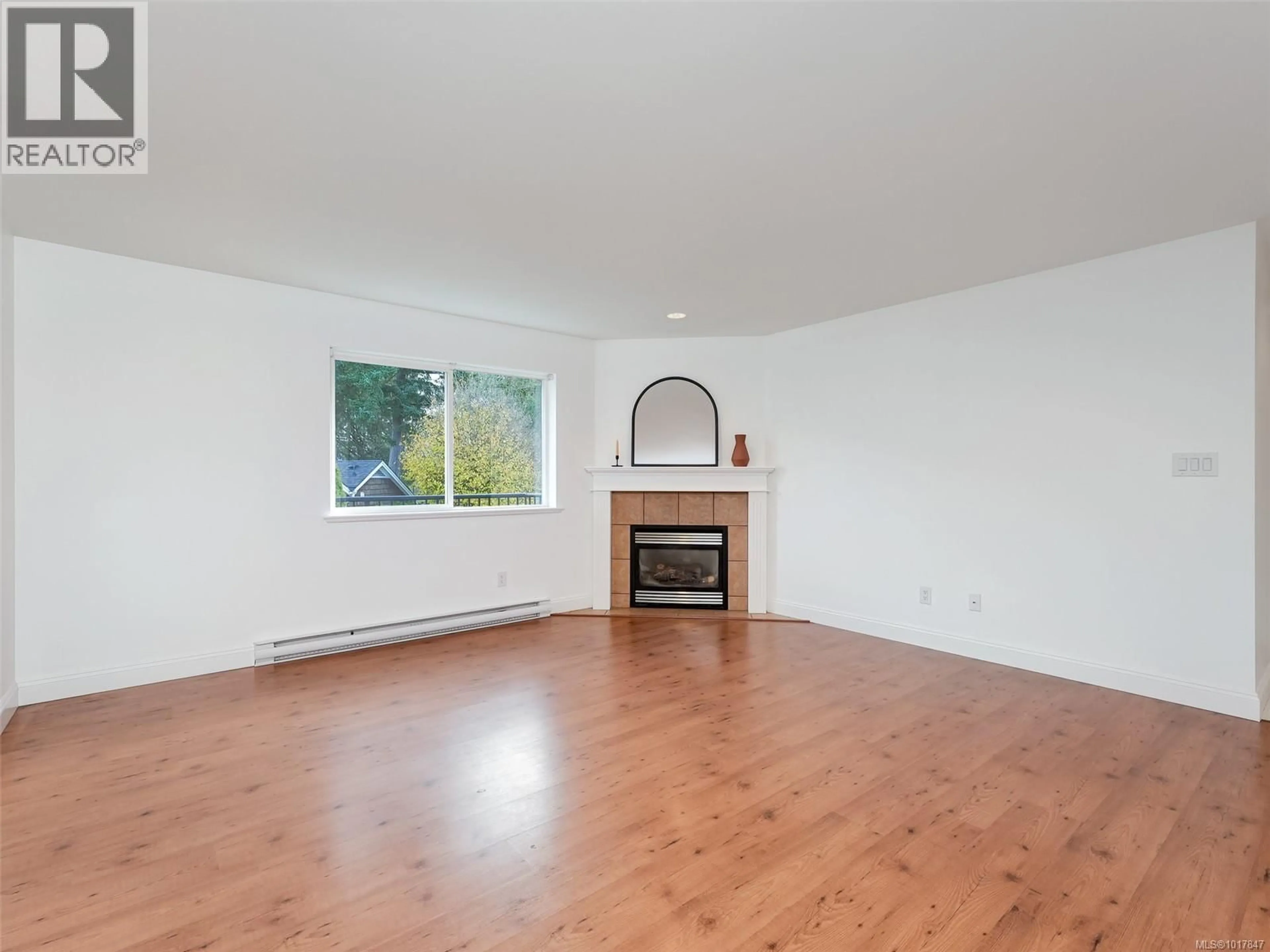 A pic of a room for 2 GAME ROAD, View Royal British Columbia V8Z7Y7