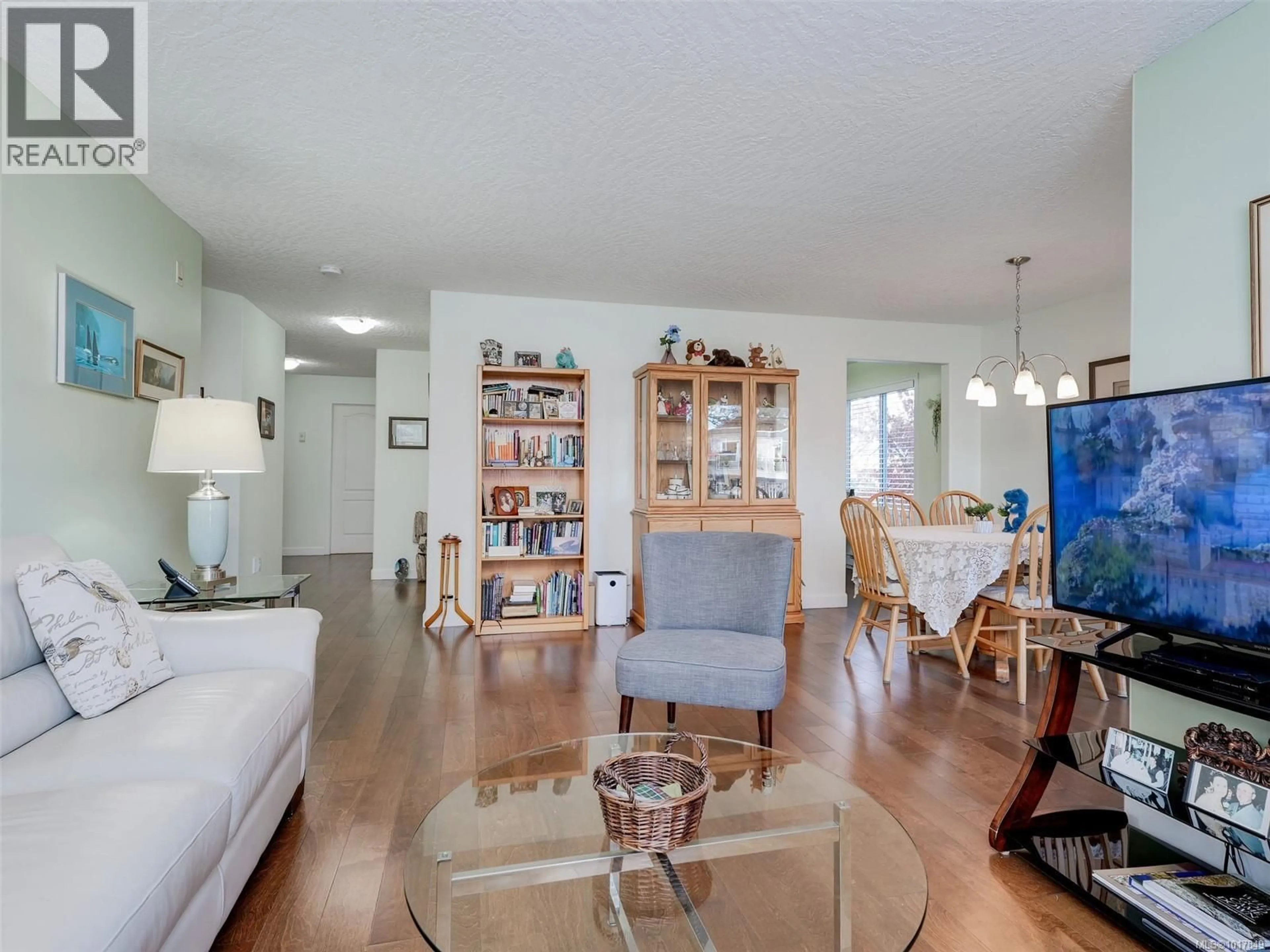 Living room with furniture, unknown for 201 - 2421 SIDNEY AVENUE, Sidney British Columbia V8L1Y8