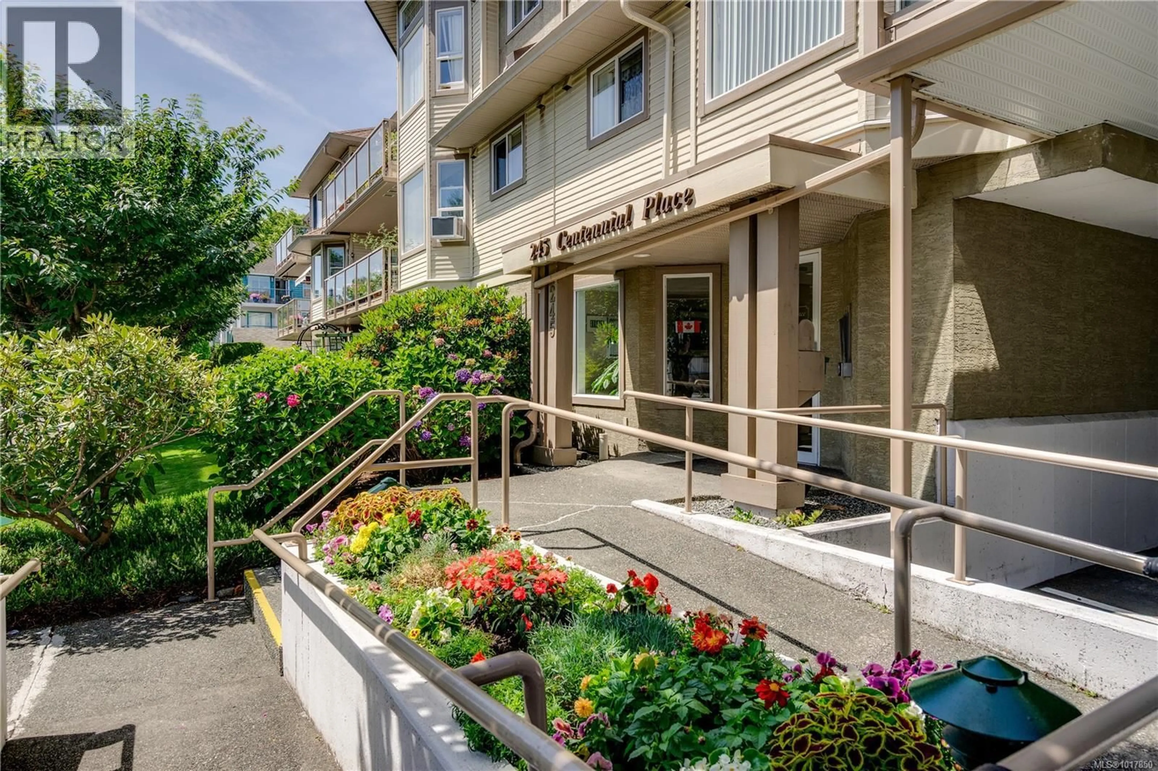 Patio, street for 207 - 245 FIRST STREET, Duncan British Columbia V9L1R3