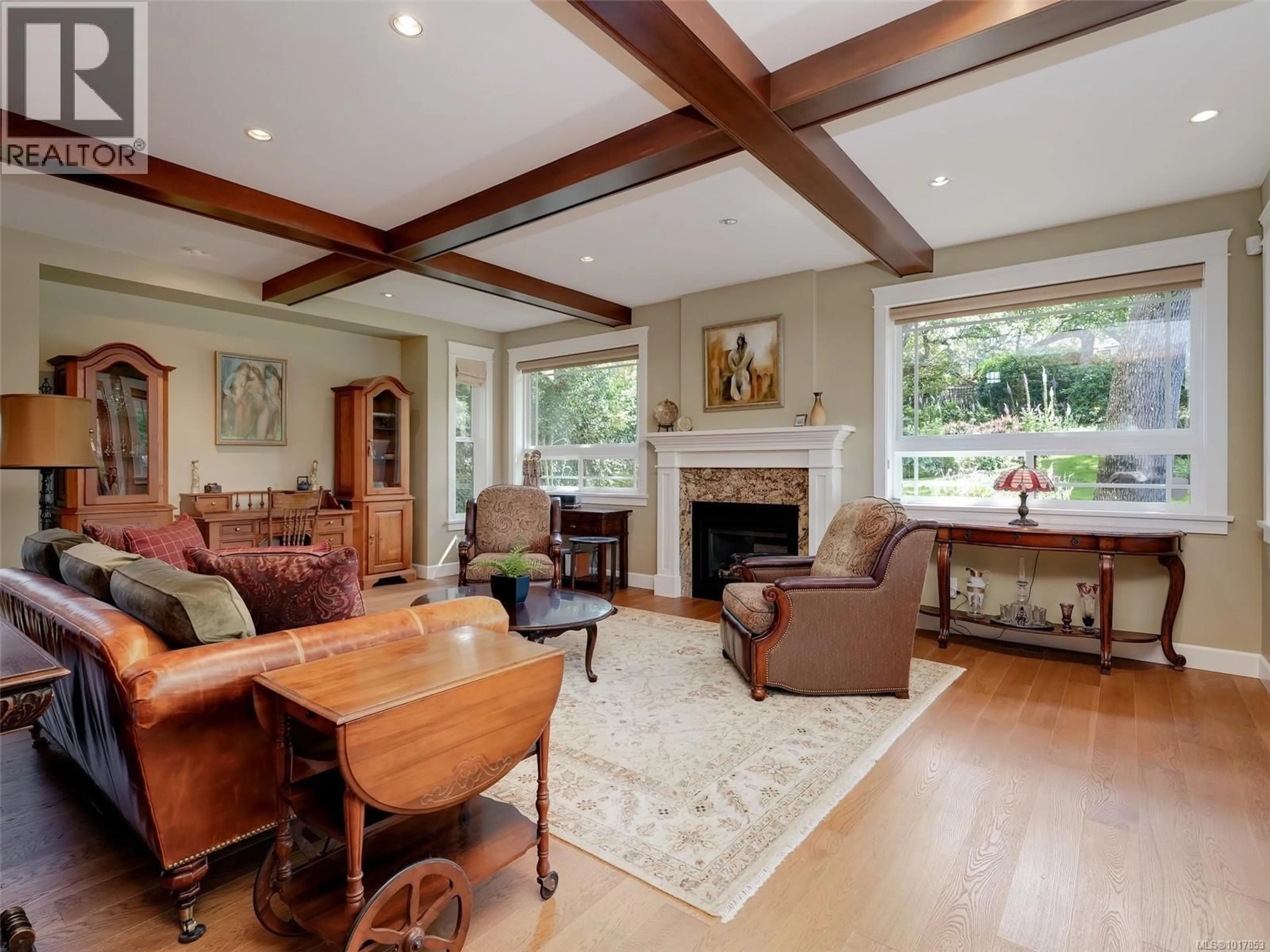 Living room with furniture, wood/laminate floor for 3215 HENDERSON ROAD, Oak Bay British Columbia V8P5A3