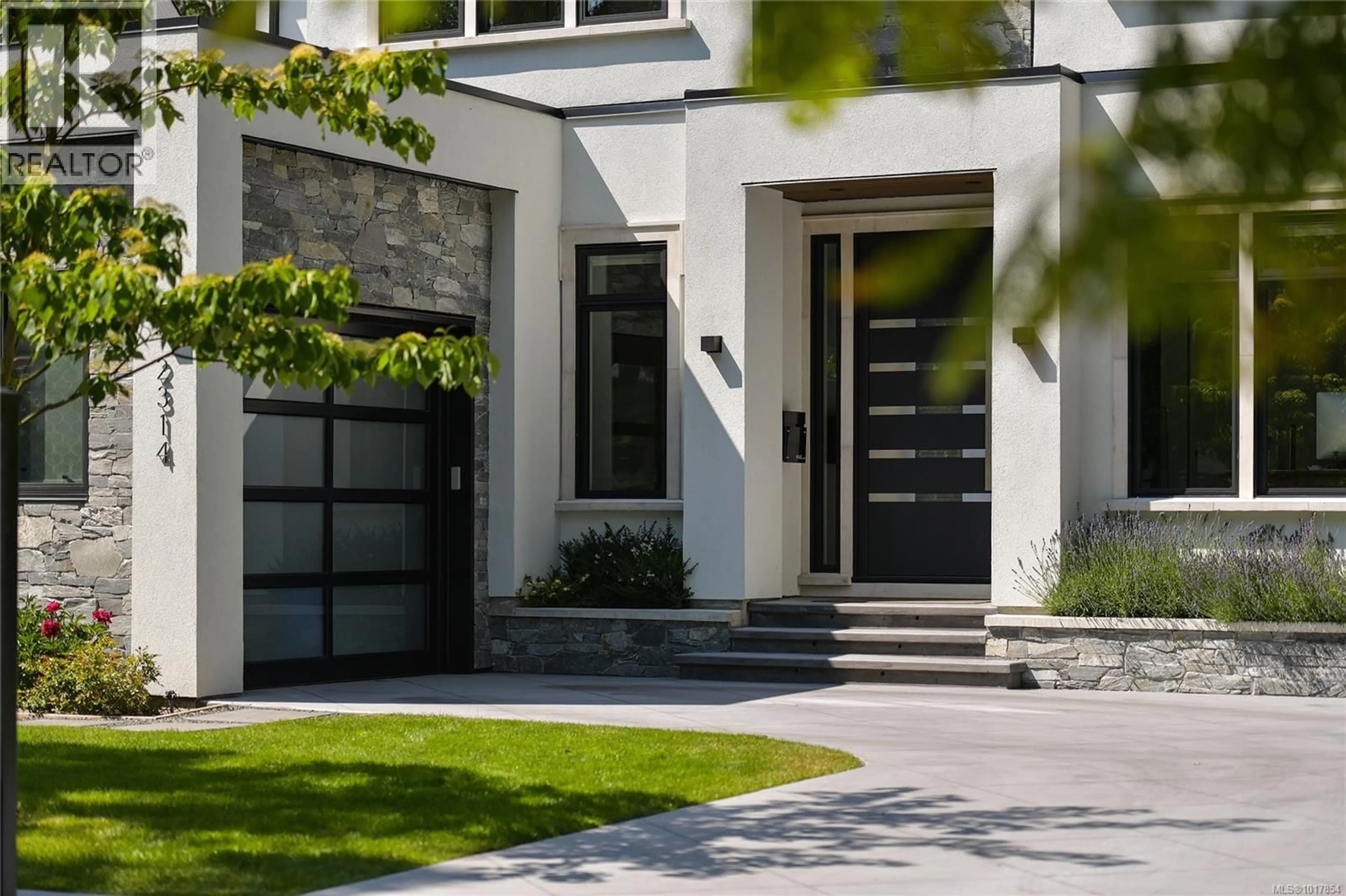 Indoor entryway for 2314 WINDSOR ROAD, Oak Bay British Columbia V8S3E3