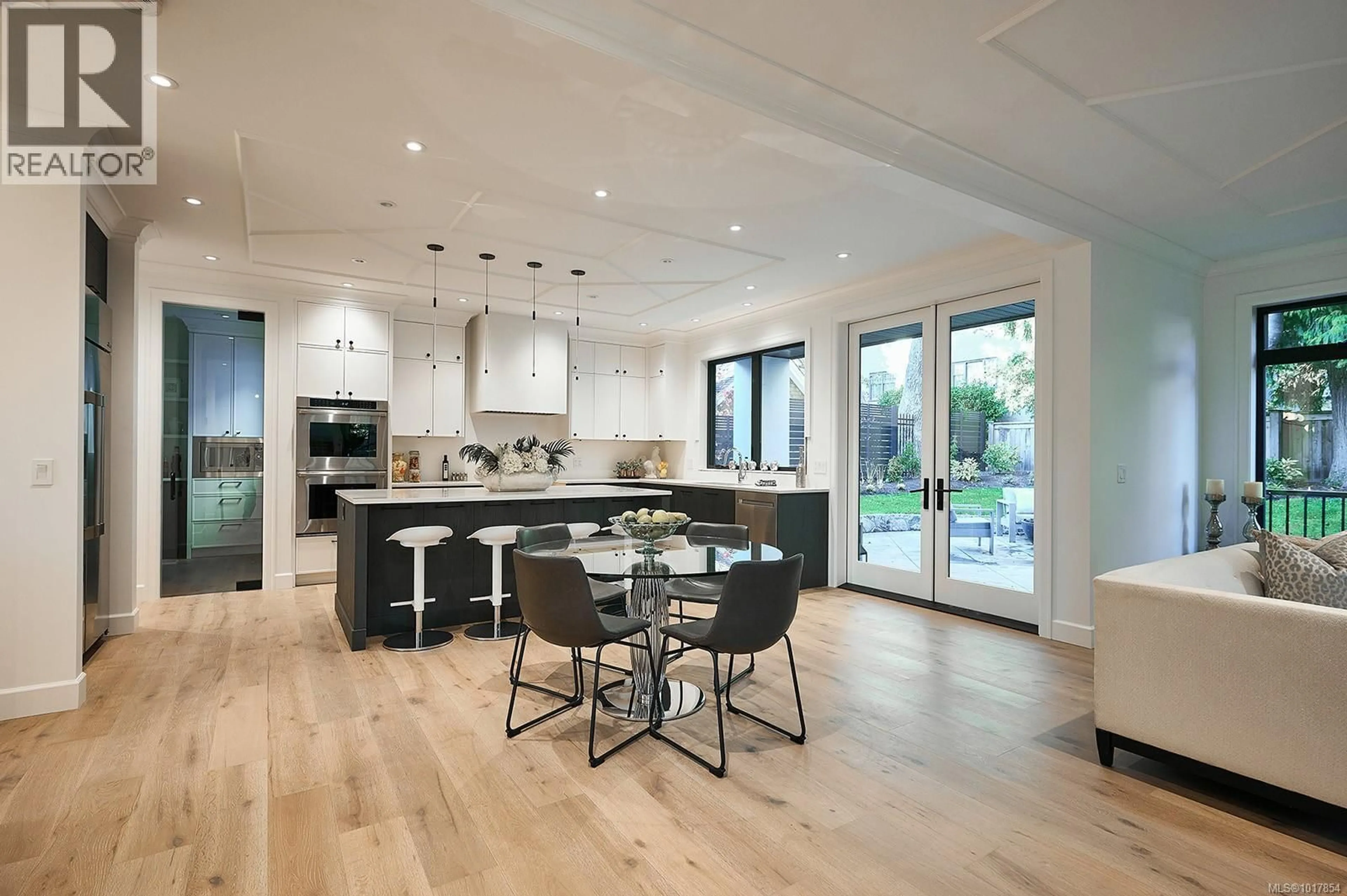 Open concept kitchen, unknown for 2314 WINDSOR ROAD, Oak Bay British Columbia V8S3E3