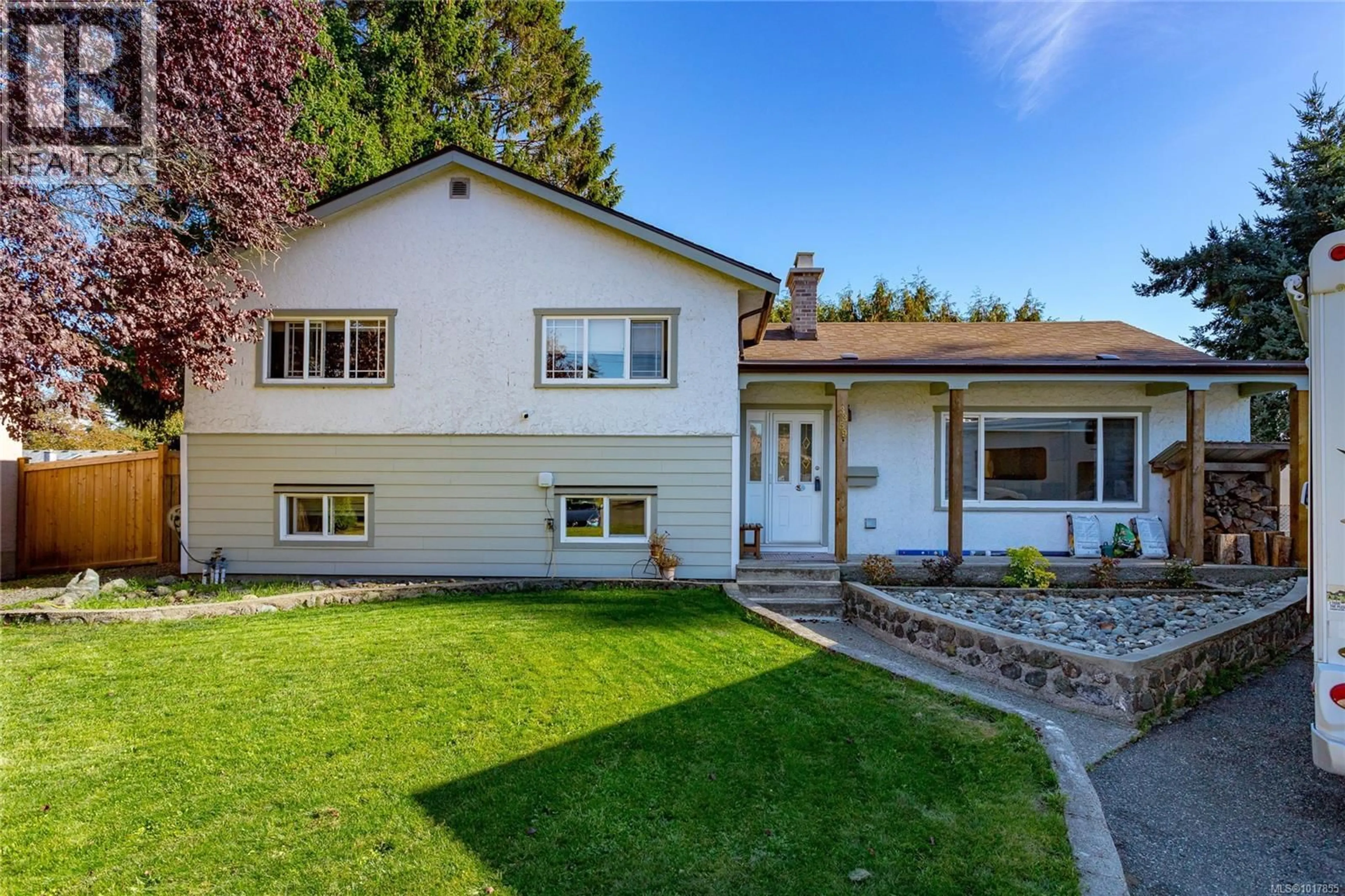 Home with vinyl exterior material, street for 3359 SUMMERHILL CRESCENT, Colwood British Columbia V9C2G9