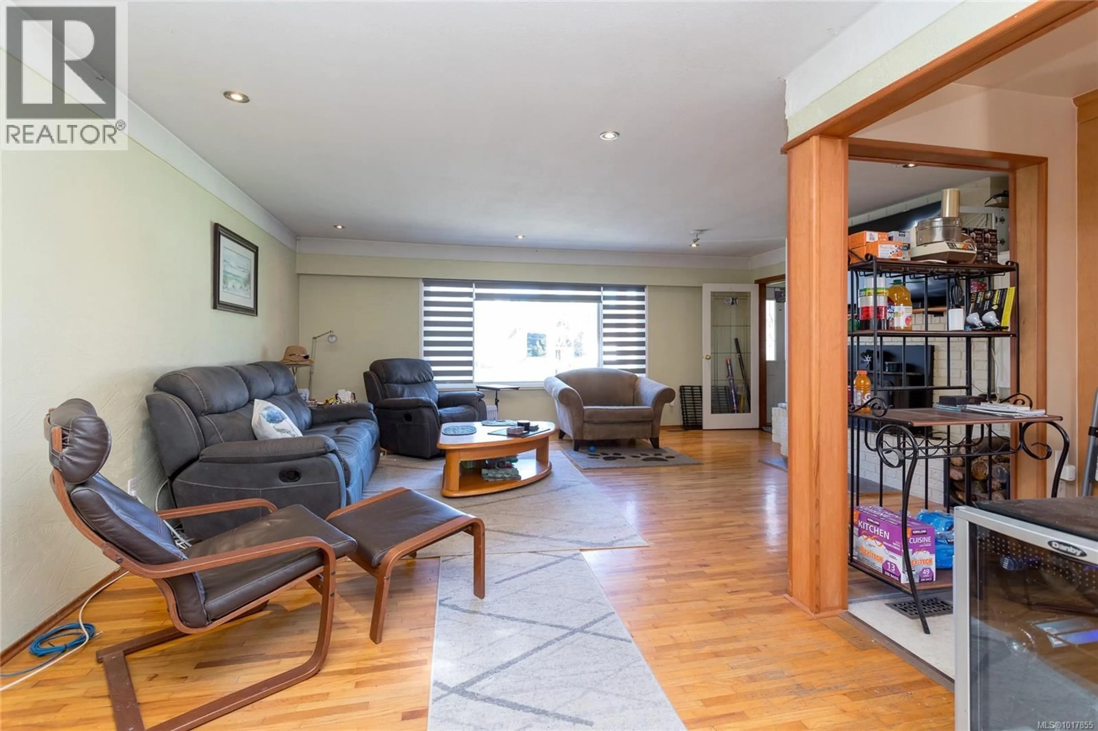 Living room with furniture, wood/laminate floor for 3359 SUMMERHILL CRESCENT, Colwood British Columbia V9C2G9