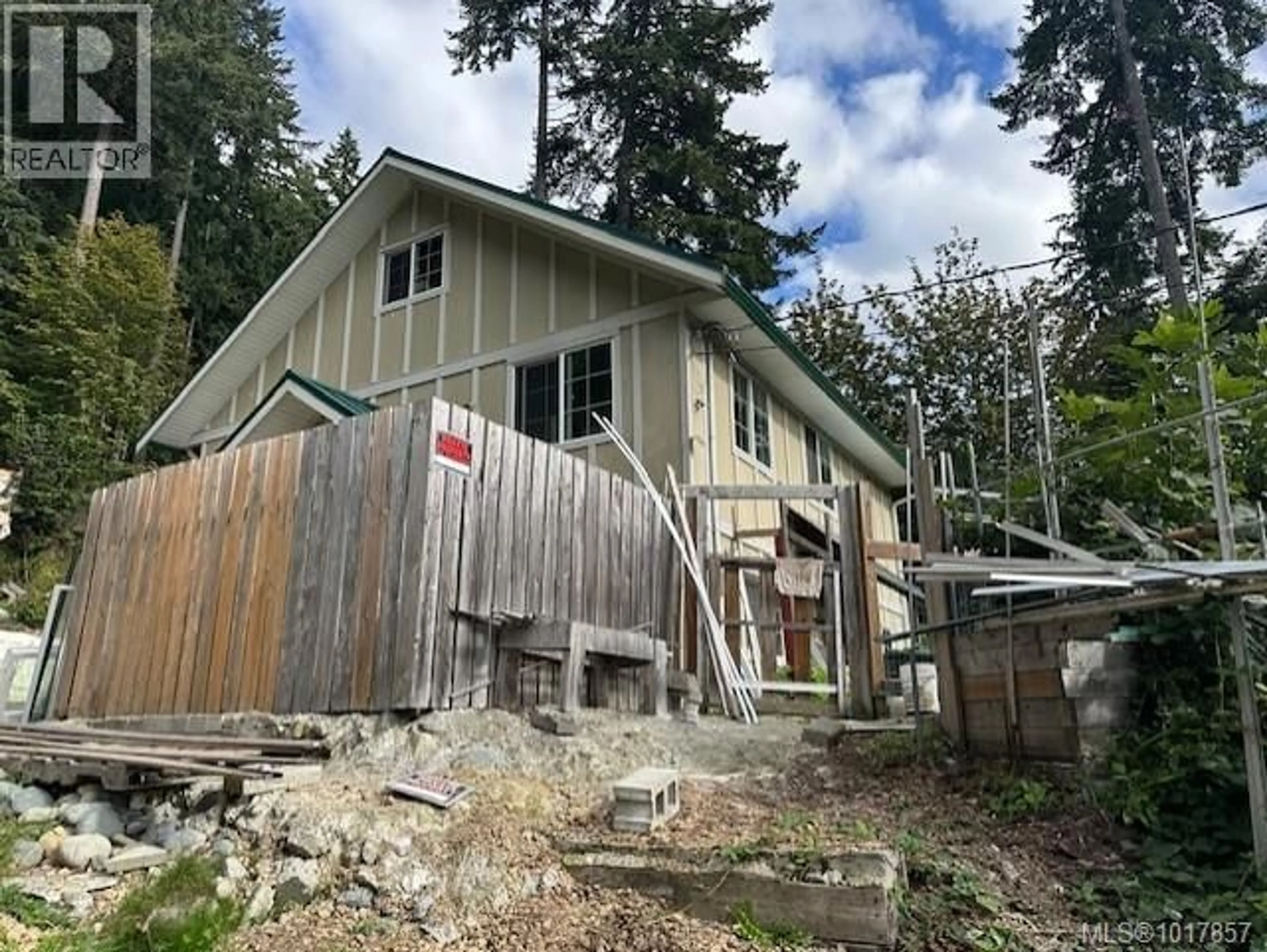 A pic from outside/outdoor area/front of a property/back of a property/a pic from drone, unknown for 9725 YOUBOU ROAD, Youbou British Columbia V0R3E1