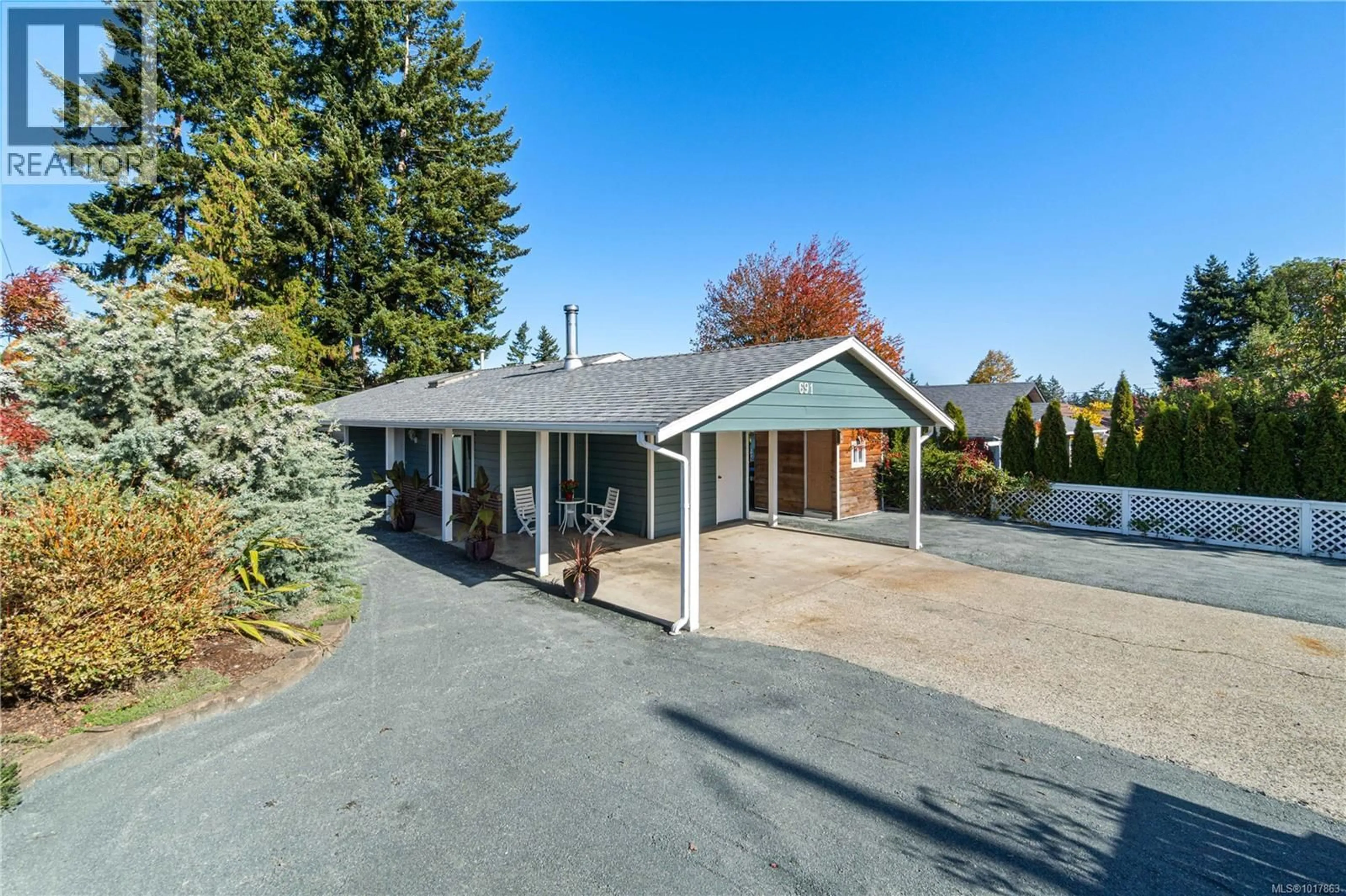 A pic from outside/outdoor area/front of a property/back of a property/a pic from drone, street for 691 BRICE AVENUE, Parksville British Columbia V9P1G8