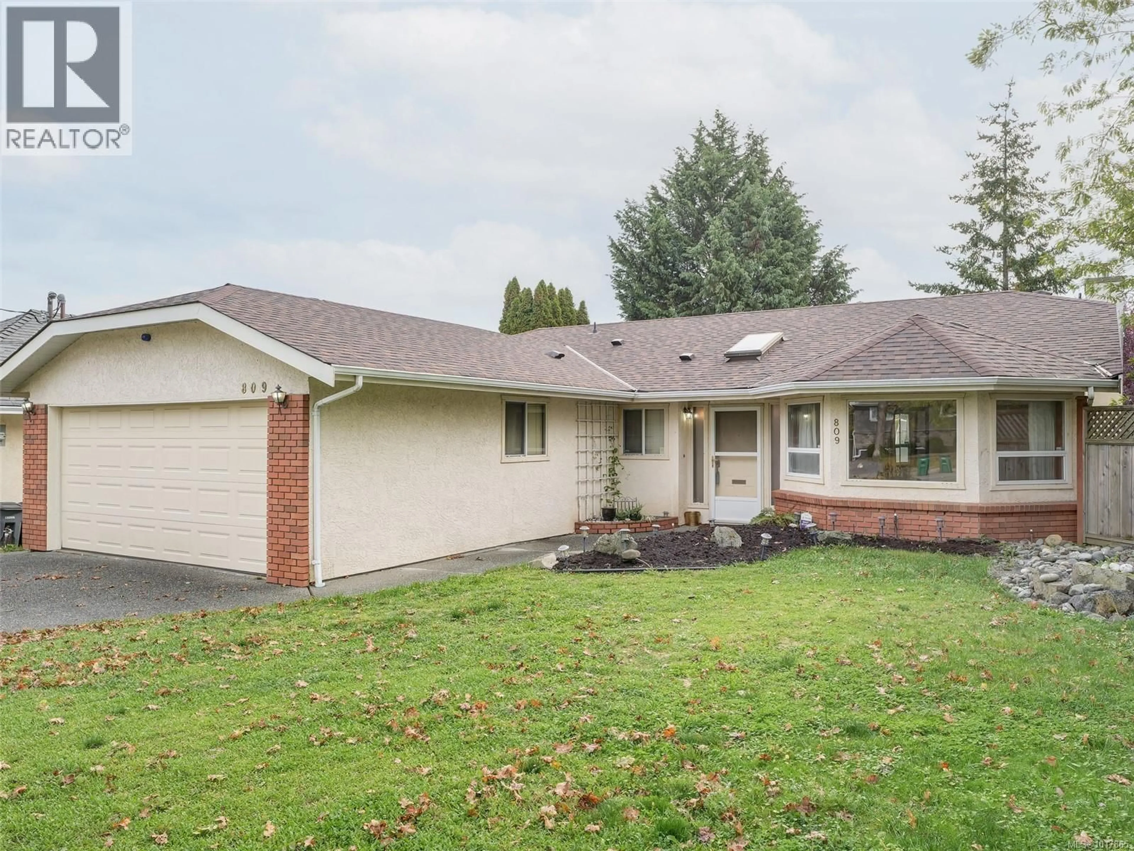 Home with brick exterior material, street for 809 BECKWITH AVENUE, Saanich British Columbia V8X5A2