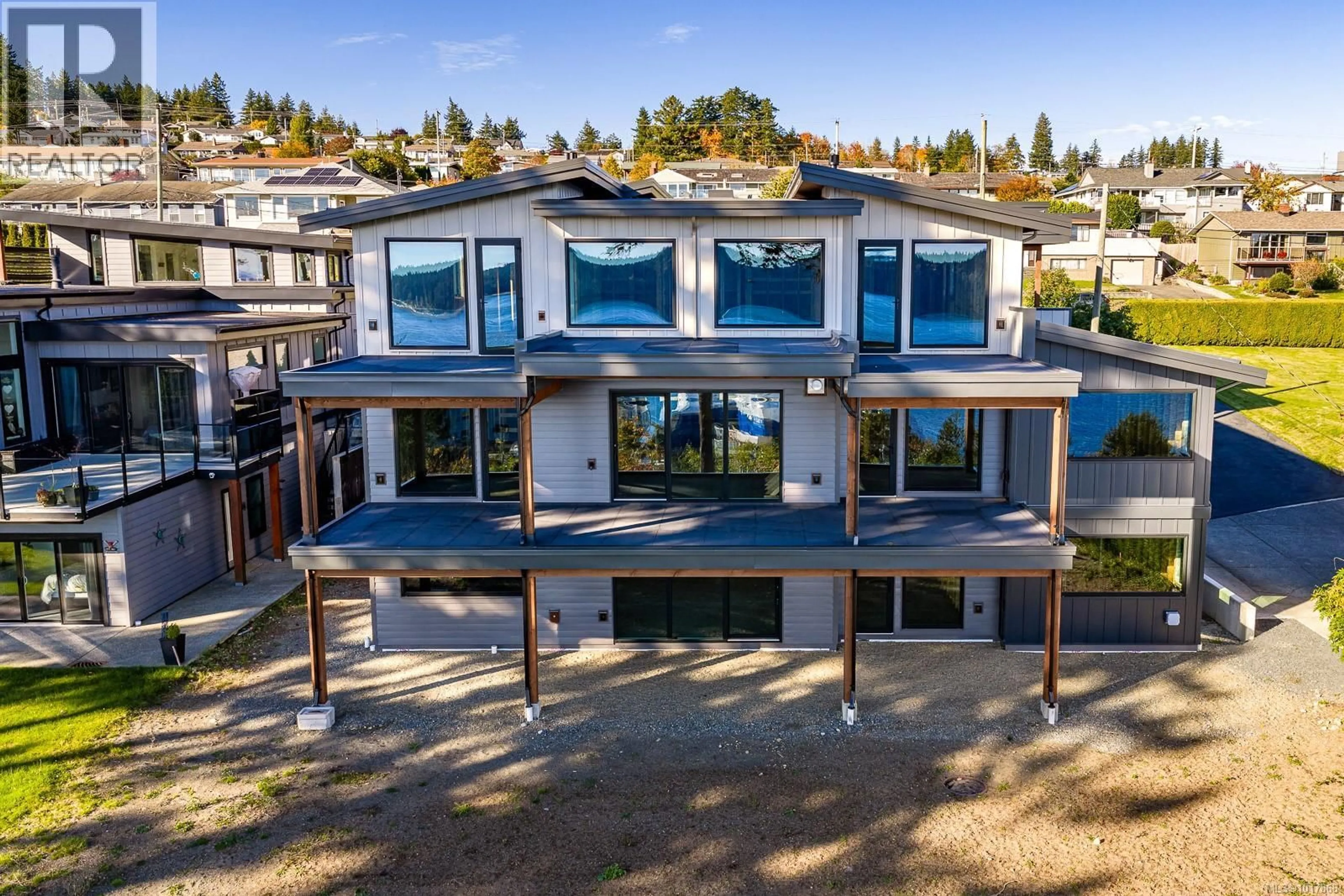 A pic from outside/outdoor area/front of a property/back of a property/a pic from drone, water/lake/river/ocean view for 89 MURPHY STREET SOUTH, Campbell River British Columbia V9W1Y5