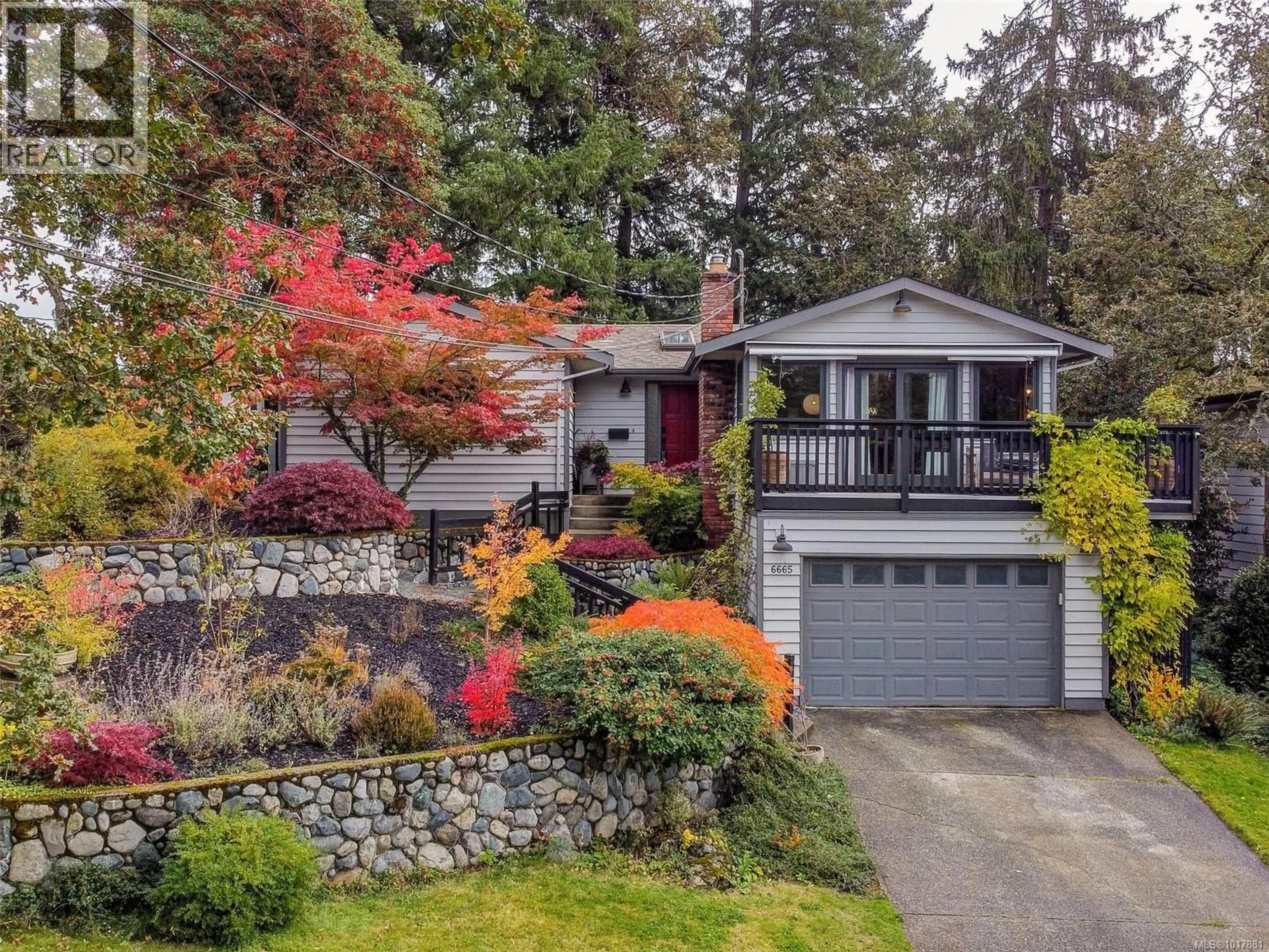 Home with vinyl exterior material, street for 6665 TRUDEAU TERRACE, Central Saanich British Columbia V8W1A3
