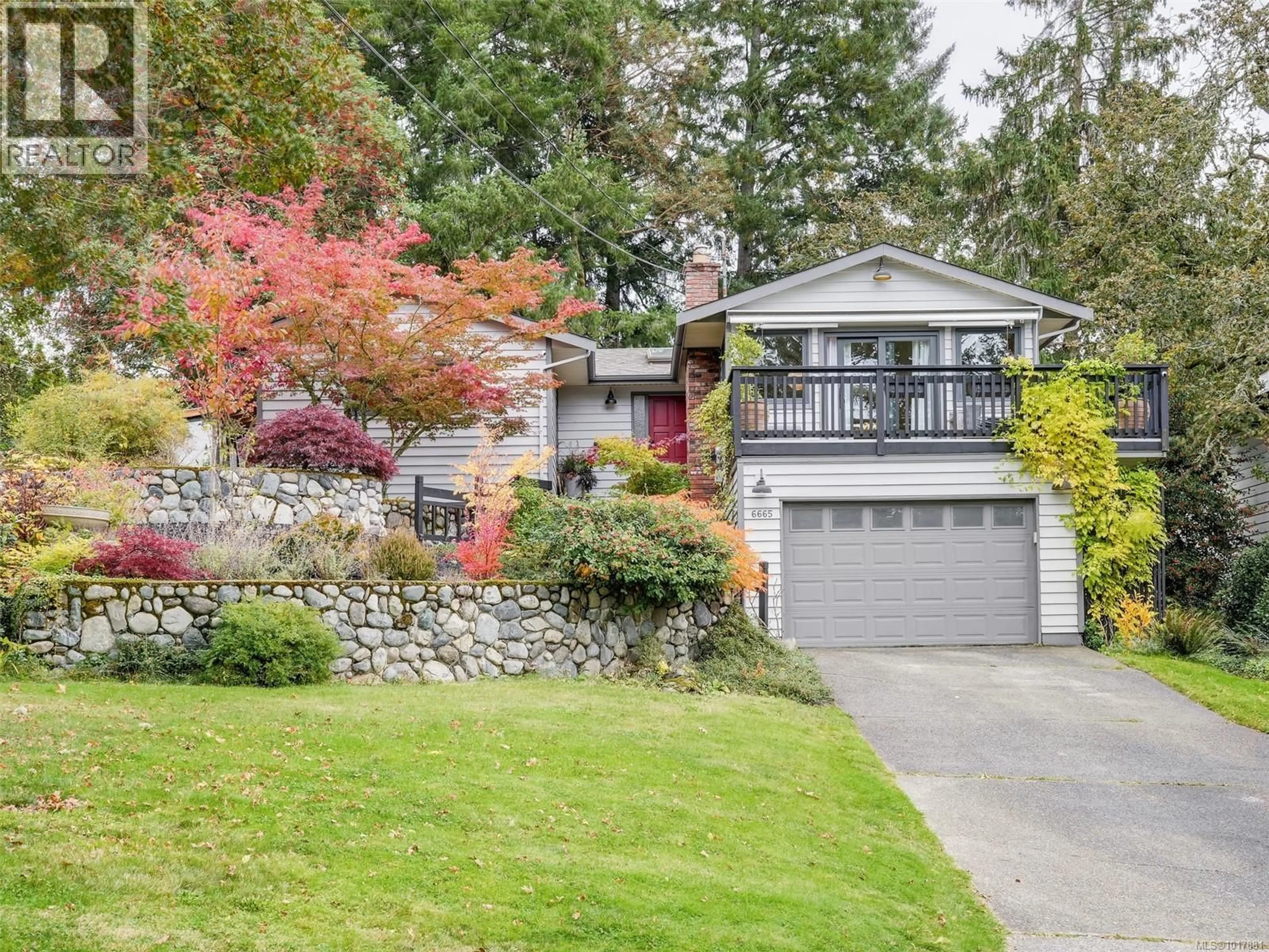 Home with vinyl exterior material, street for 6665 TRUDEAU TERRACE, Central Saanich British Columbia V8W1A3