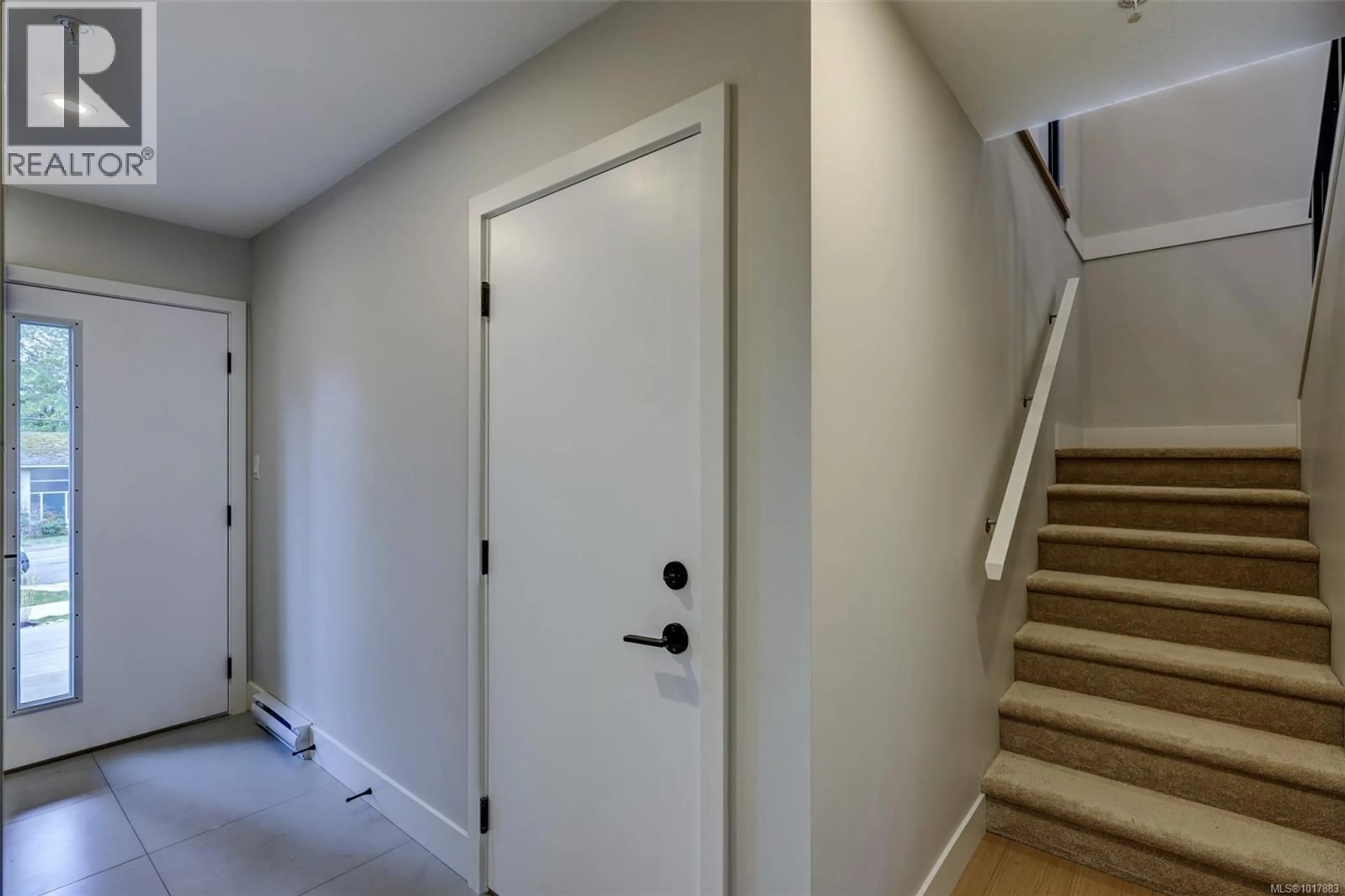 Indoor entryway for 1527 MARBAN ROAD, Nanaimo British Columbia V9X1A1