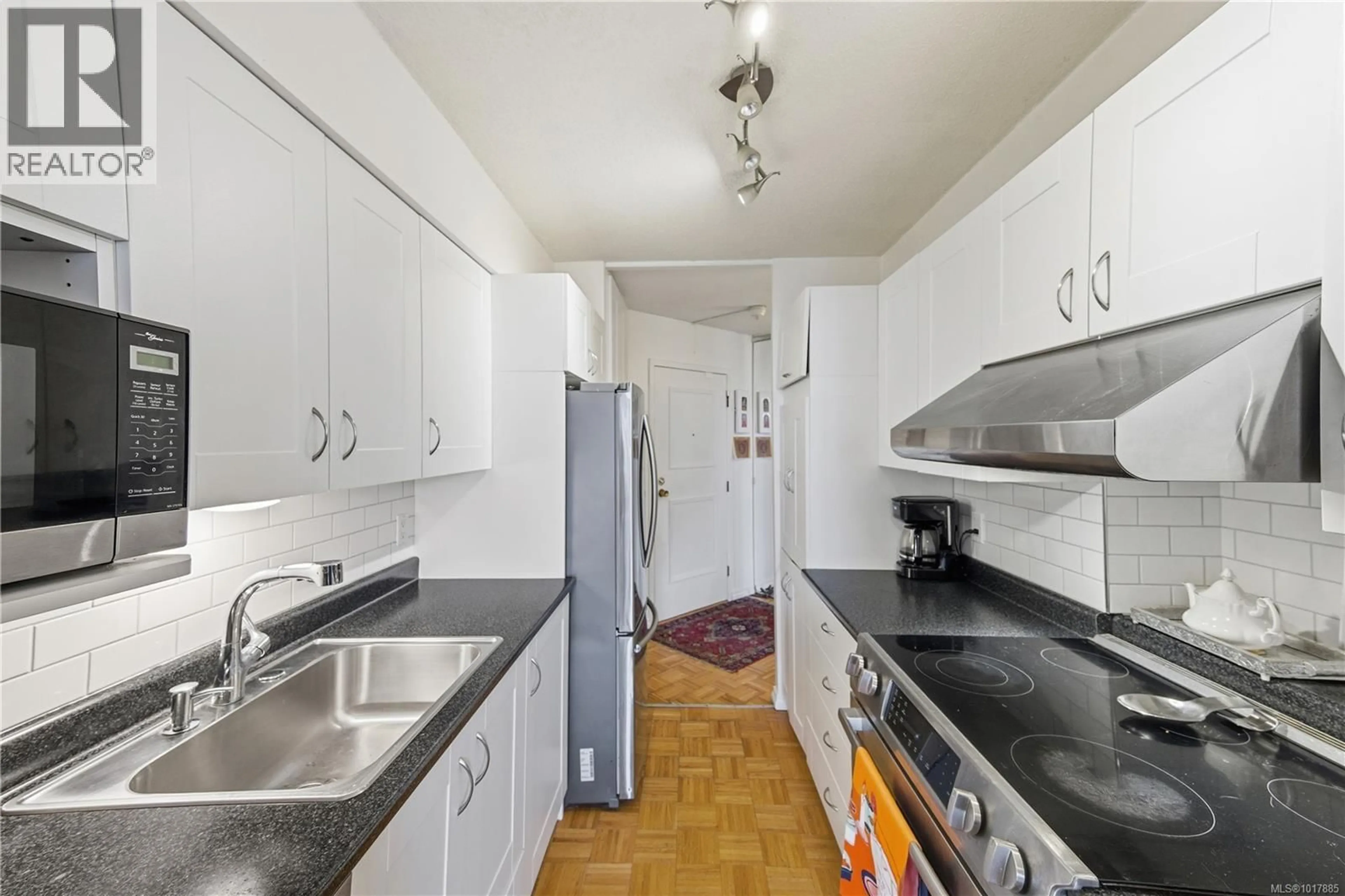 Standard kitchen, unknown for 401 - 620 TORONTO STREET, Victoria British Columbia V8V1P7