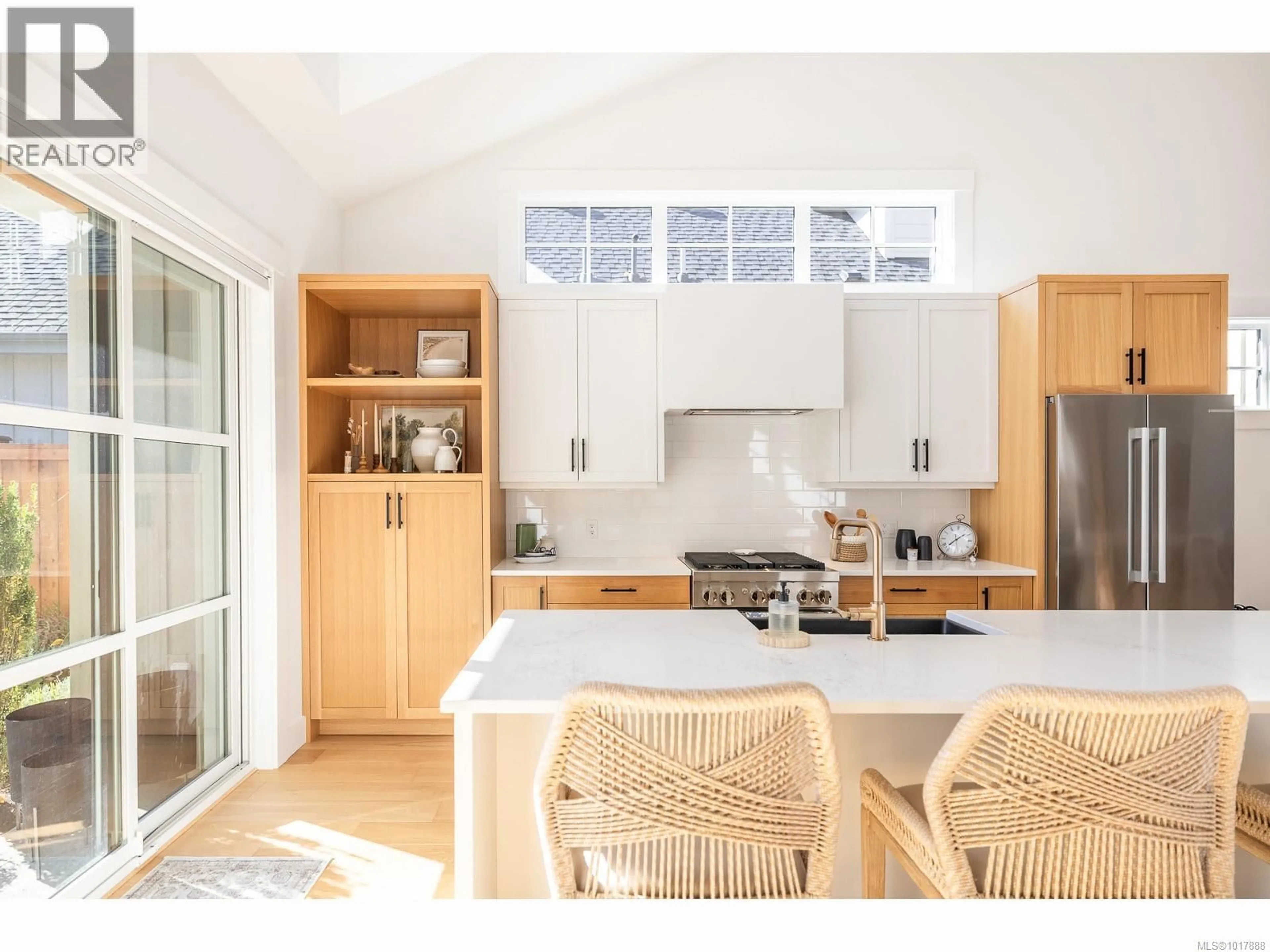 Contemporary kitchen, unknown for 871 CLAYMORE CRESCENT, Qualicum Beach British Columbia V9K0A9