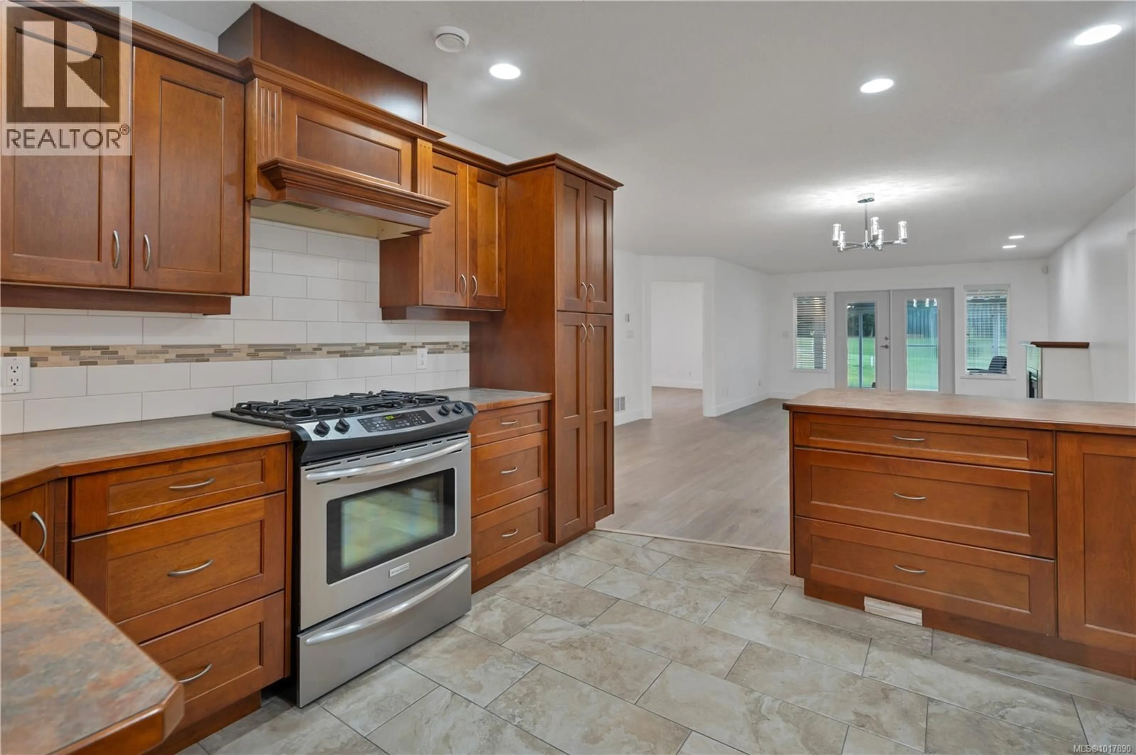 Open concept kitchen, ceramic/tile floor for 72 - 2006 SIERRA DRIVE, Campbell River British Columbia V9H1V6