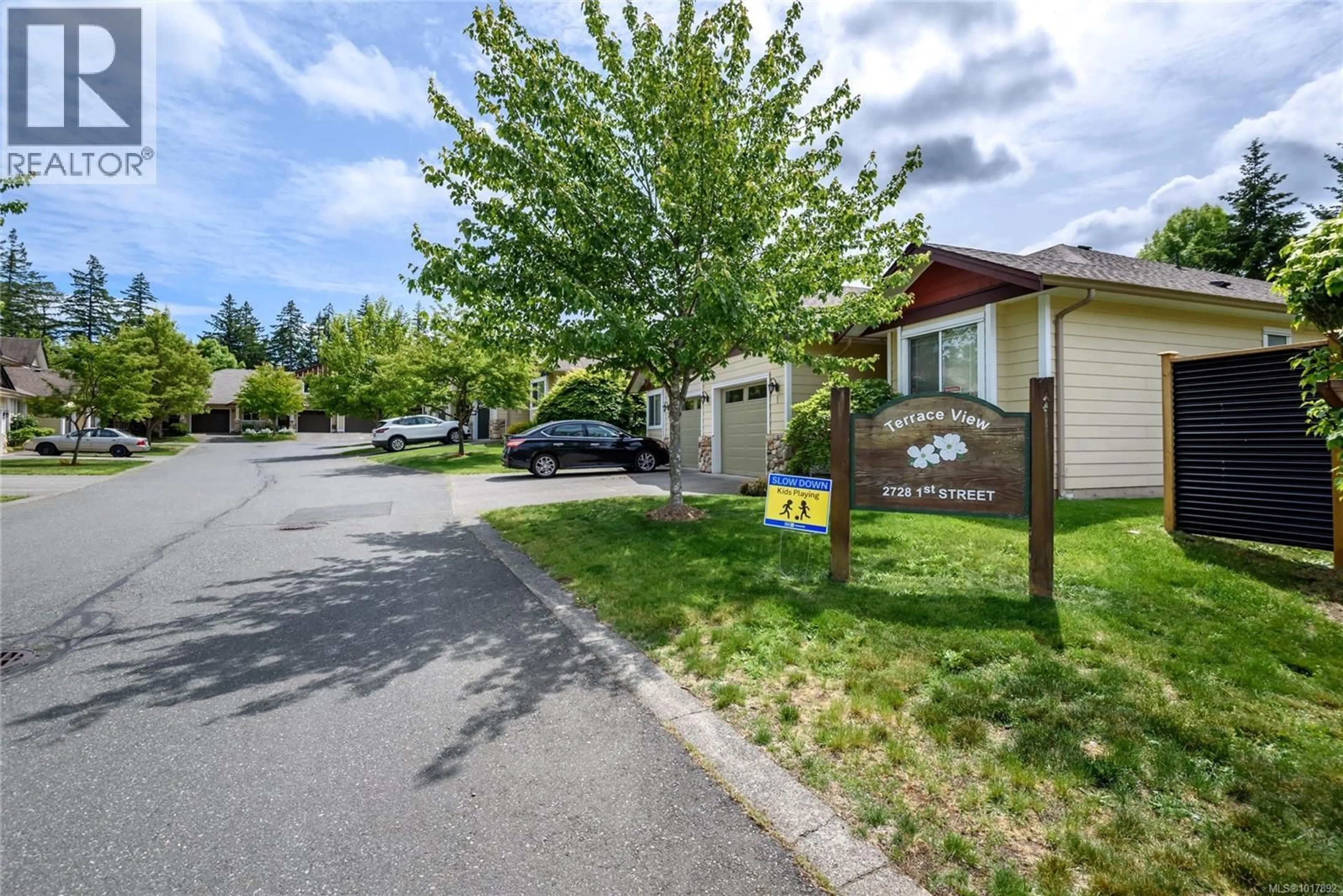 A pic from outside/outdoor area/front of a property/back of a property/a pic from drone, street for 40 - 2728 1ST STREET, Courtenay British Columbia V9N4A4
