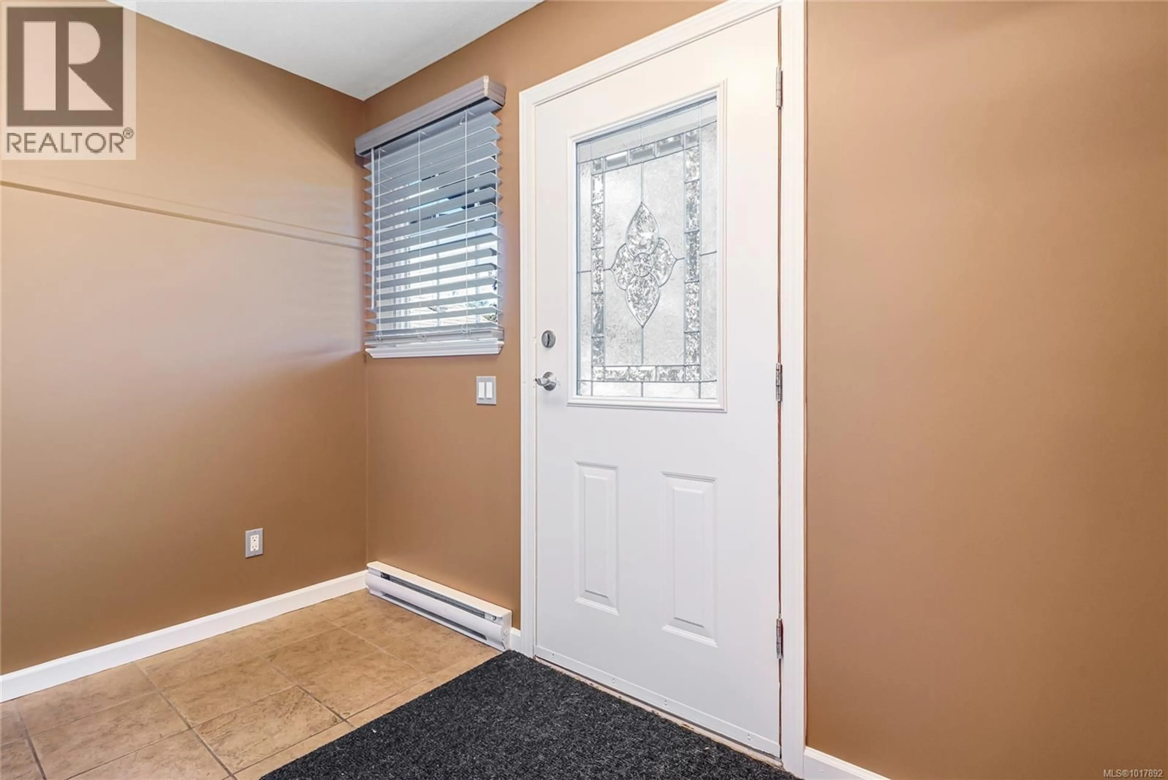 Indoor entryway for 40 - 2728 1ST STREET, Courtenay British Columbia V9N4A4
