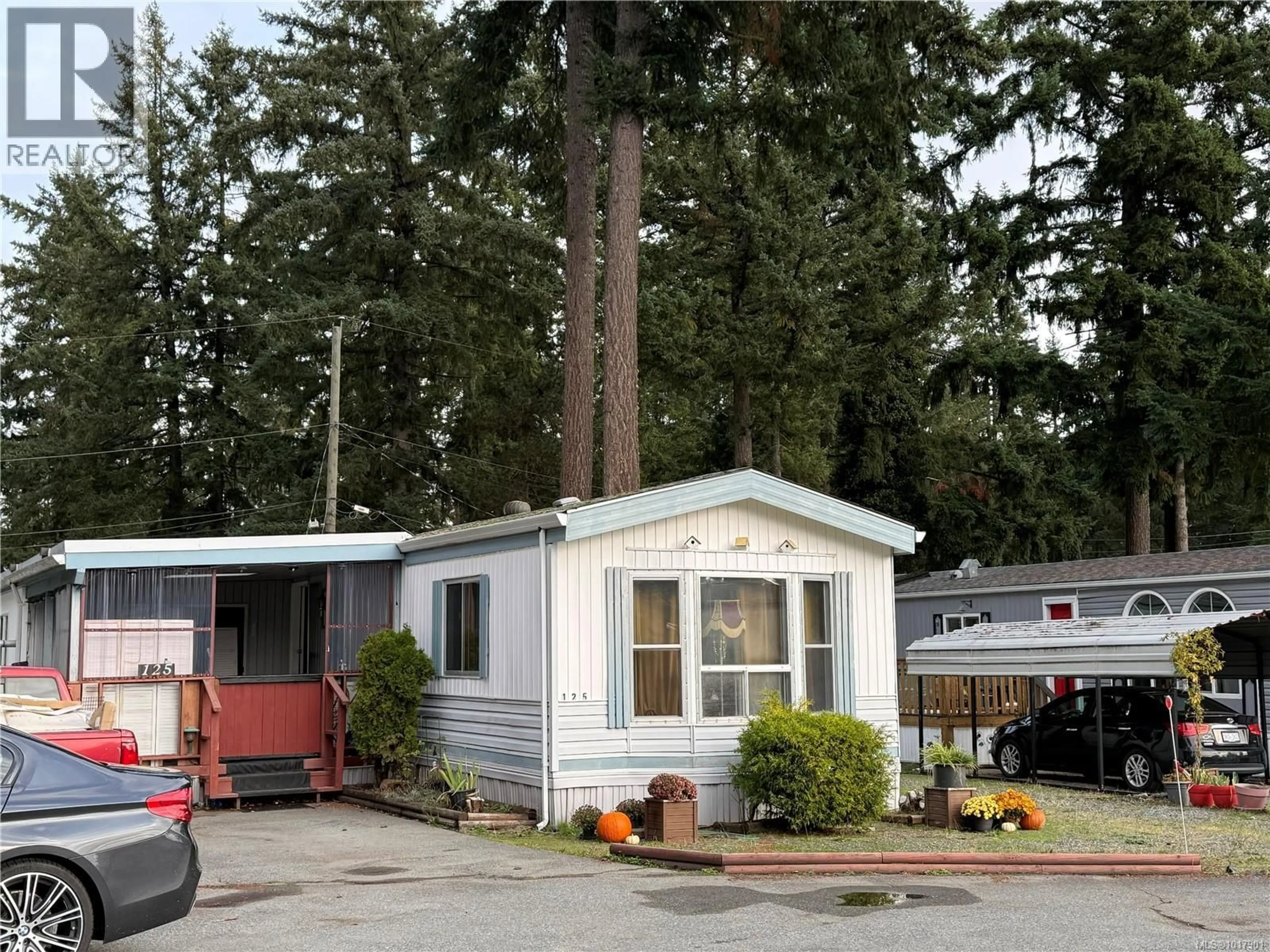 Home with vinyl exterior material, street for 125 - 1736 TIMBERLANDS ROAD, Cassidy British Columbia V9G1K3