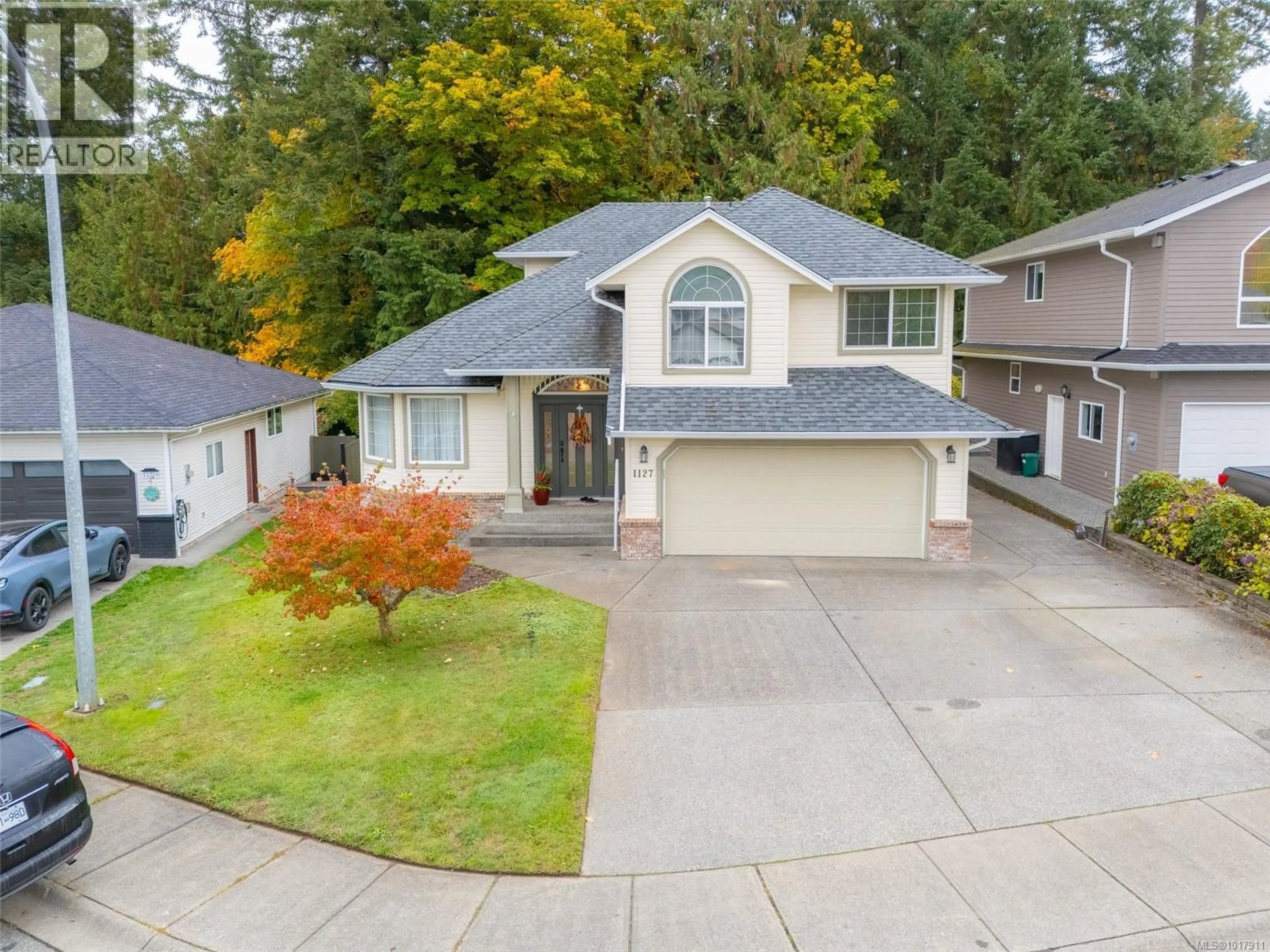 A pic from outside/outdoor area/front of a property/back of a property/a pic from drone, street for 1127 CAREY PLACE, Ladysmith British Columbia V9G1P9