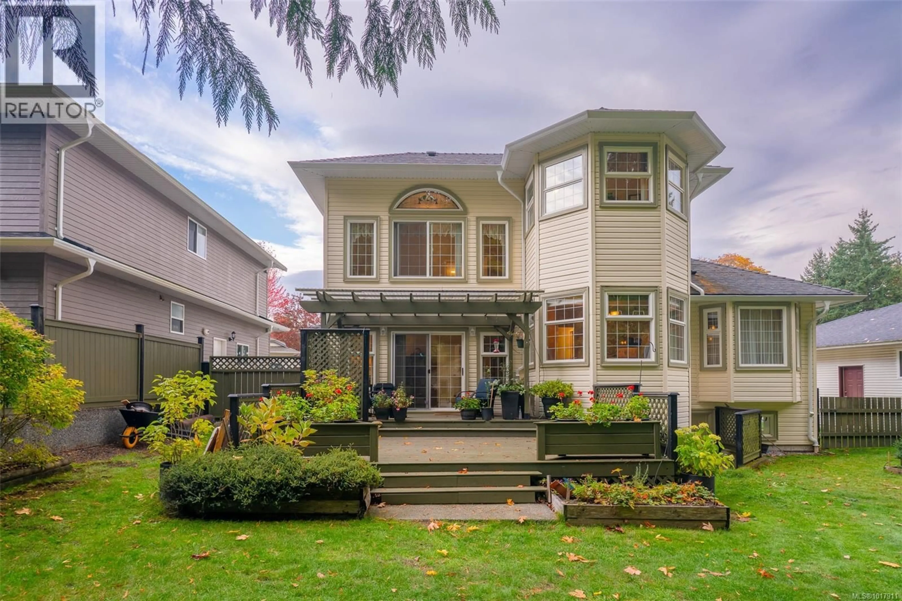 Home with vinyl exterior material, street for 1127 CAREY PLACE, Ladysmith British Columbia V9G1P9