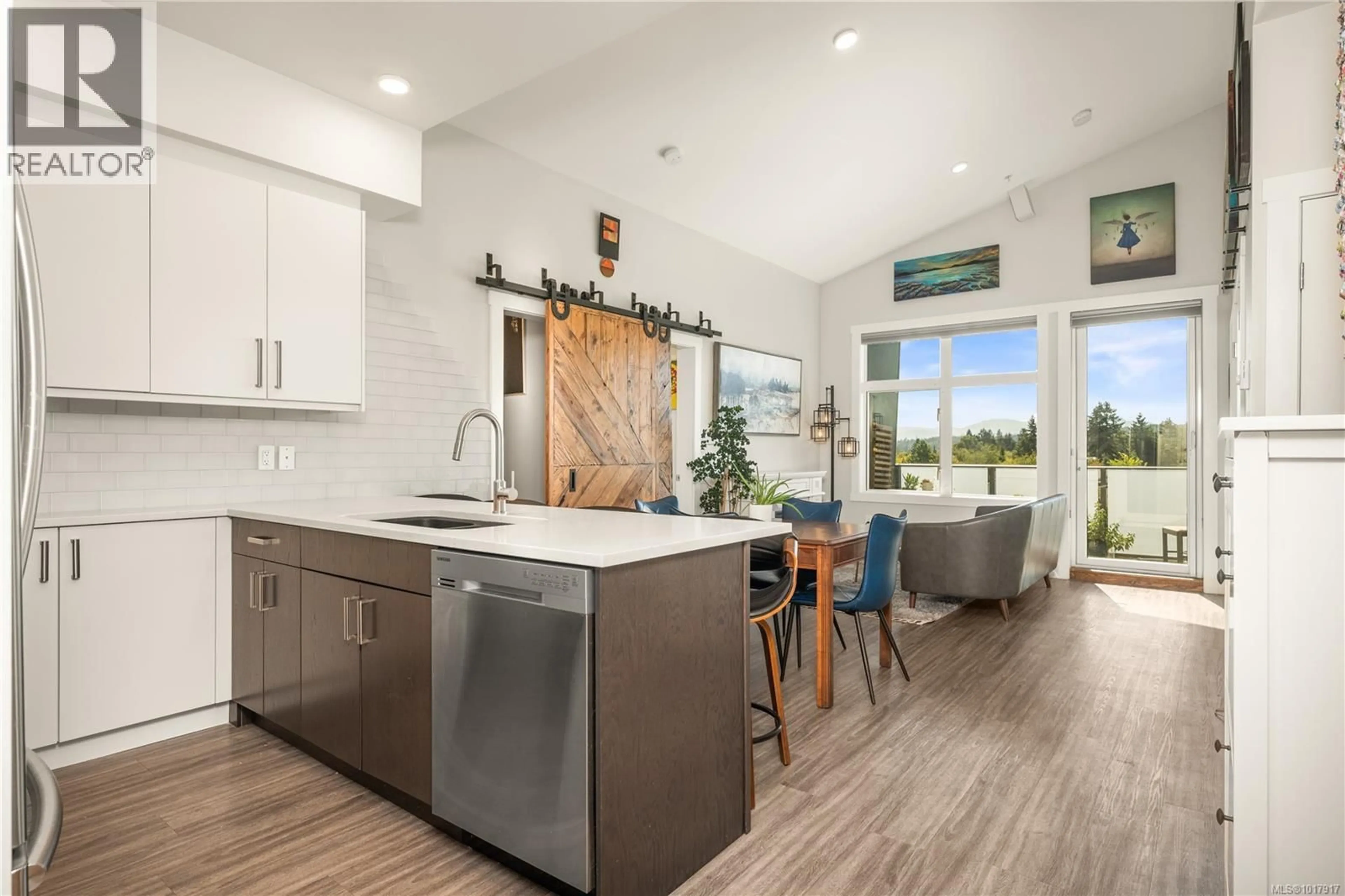 Open concept kitchen, ceramic/tile floor for 301 - 525 THIRD STREET, Nanaimo British Columbia V9R1W7