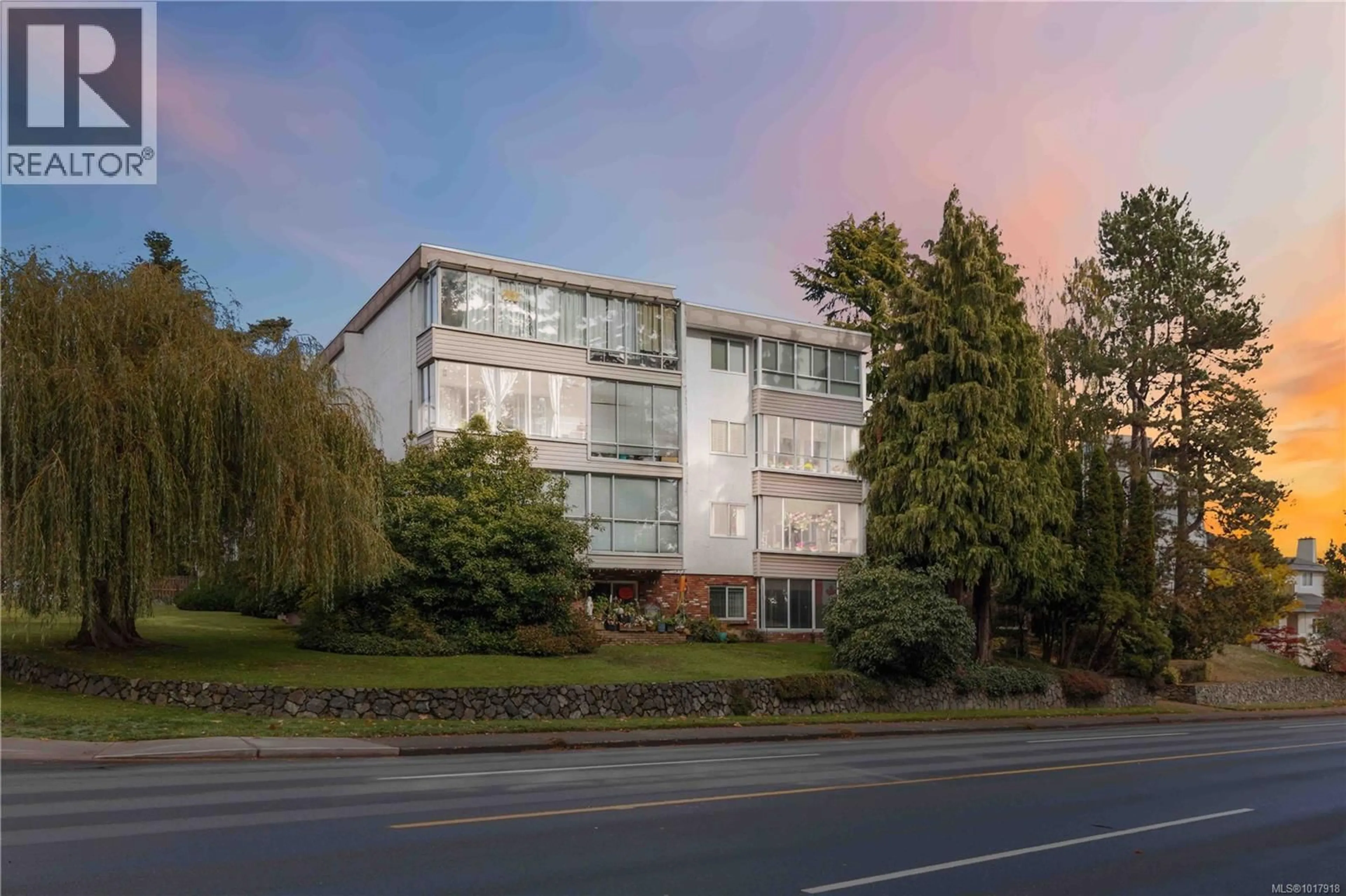 Unknown for 401 - 190 GORGE ROAD WEST, Saanich British Columbia V9A1M4