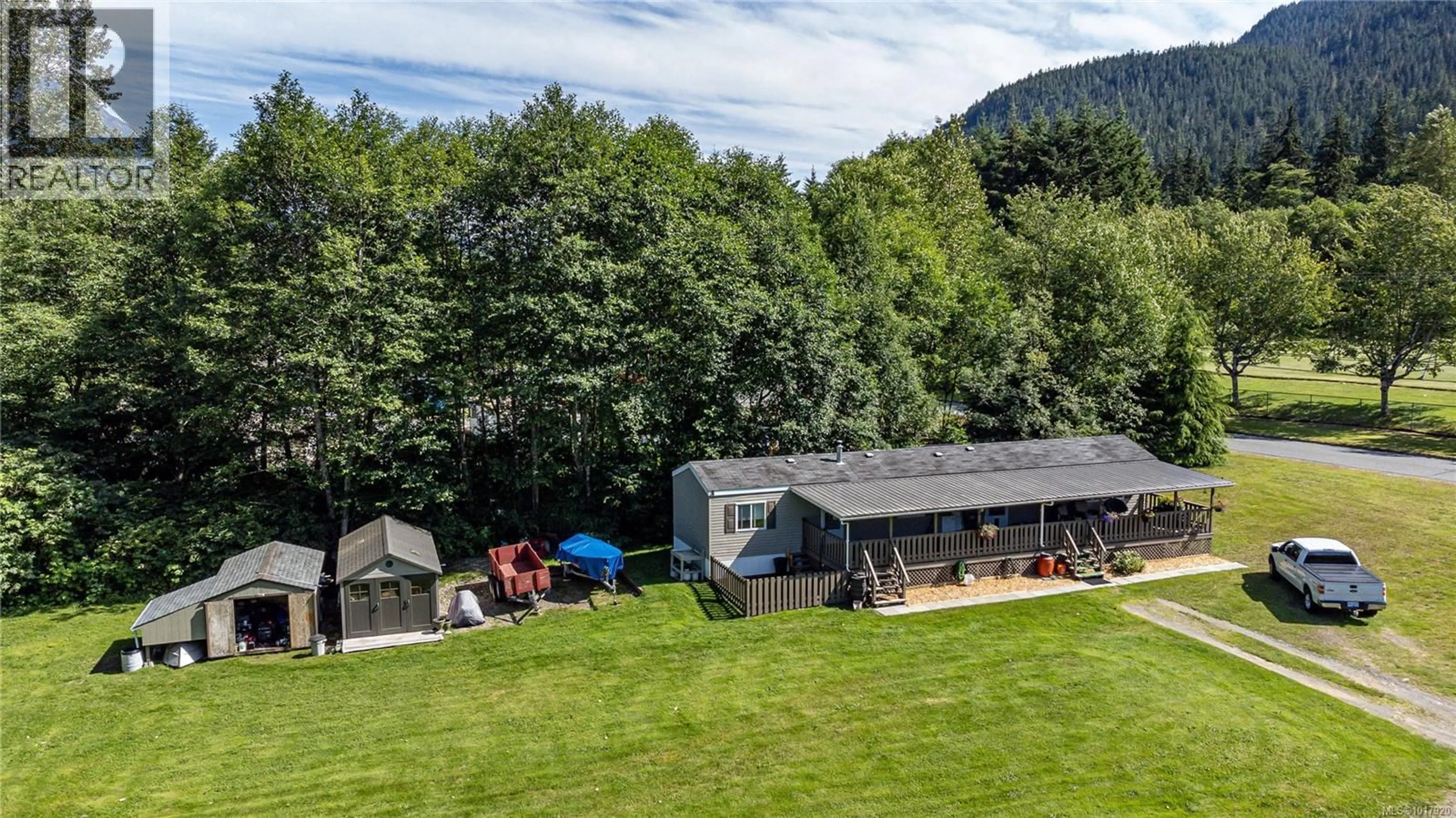 A pic from outside/outdoor area/front of a property/back of a property/a pic from drone, mountain view for 701 KELSEY WAY, Sayward British Columbia V0P1R0