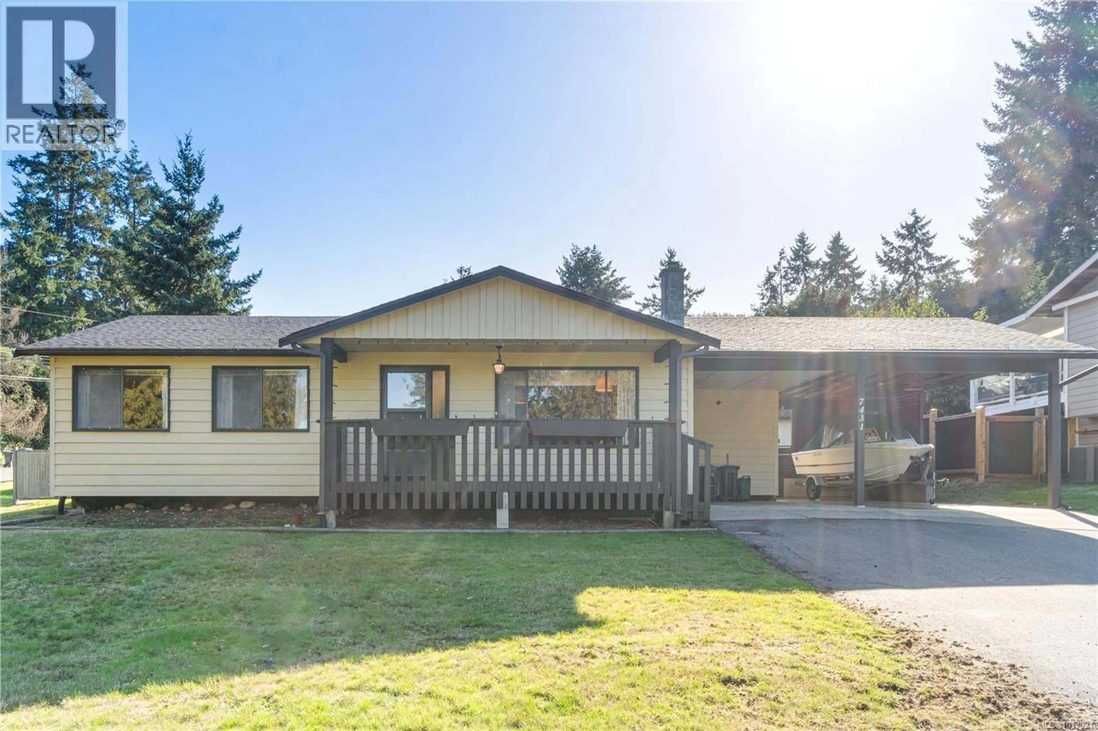 Home with vinyl exterior material, street for 7431 ANDREA CRESCENT, Lantzville British Columbia V0R2H0