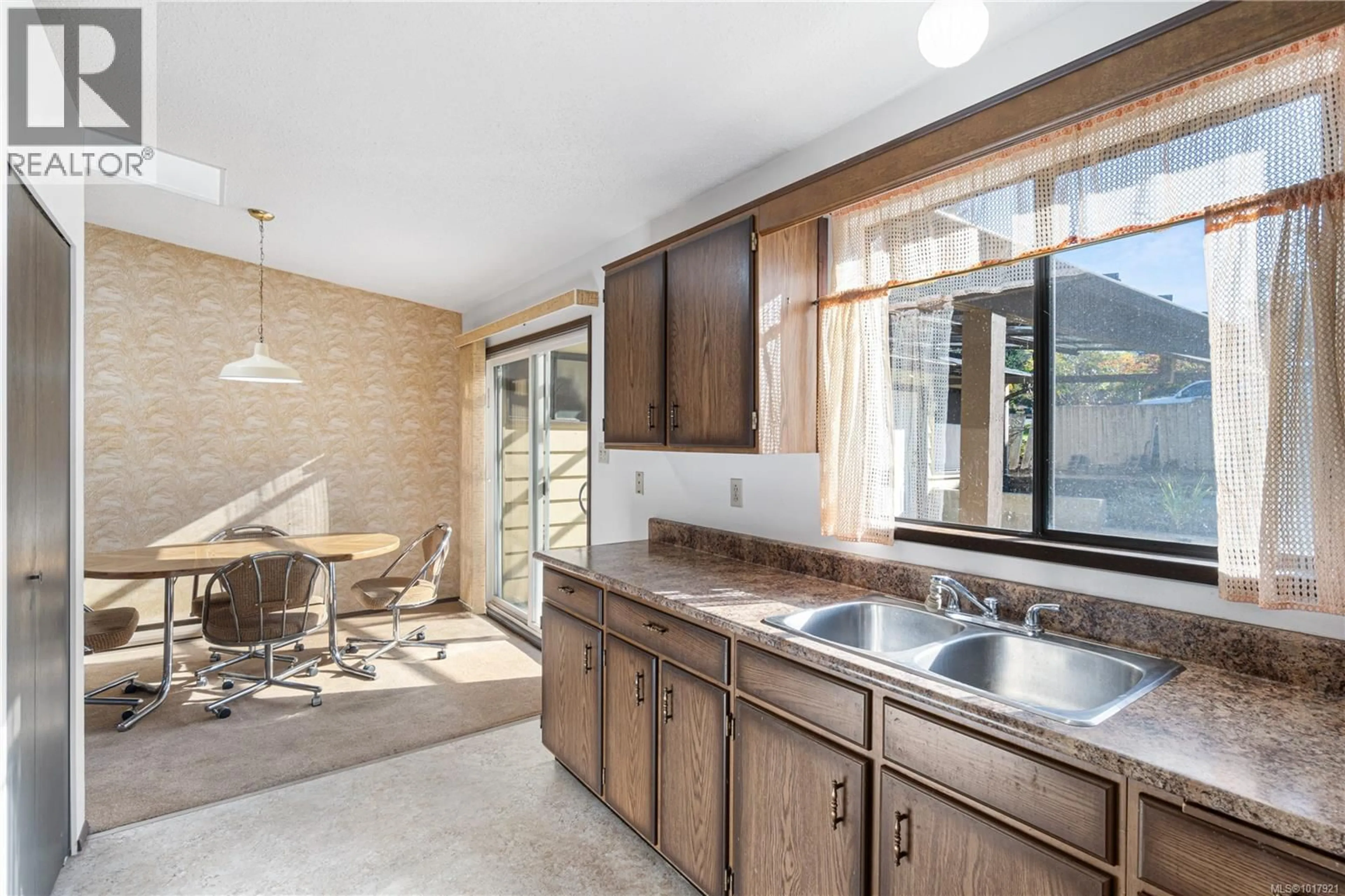 Open concept kitchen, ceramic/tile floor for 7431 ANDREA CRESCENT, Lantzville British Columbia V0R2H0