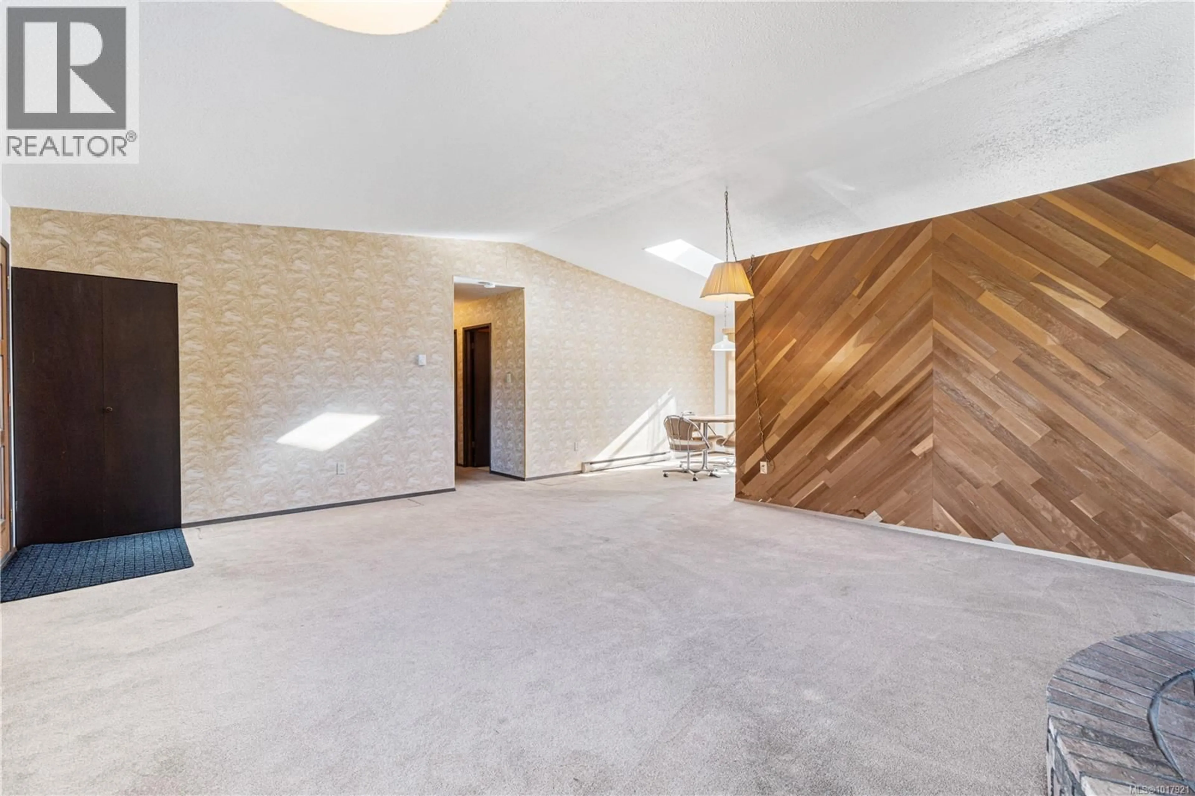 Indoor foyer for 7431 ANDREA CRESCENT, Lantzville British Columbia V0R2H0