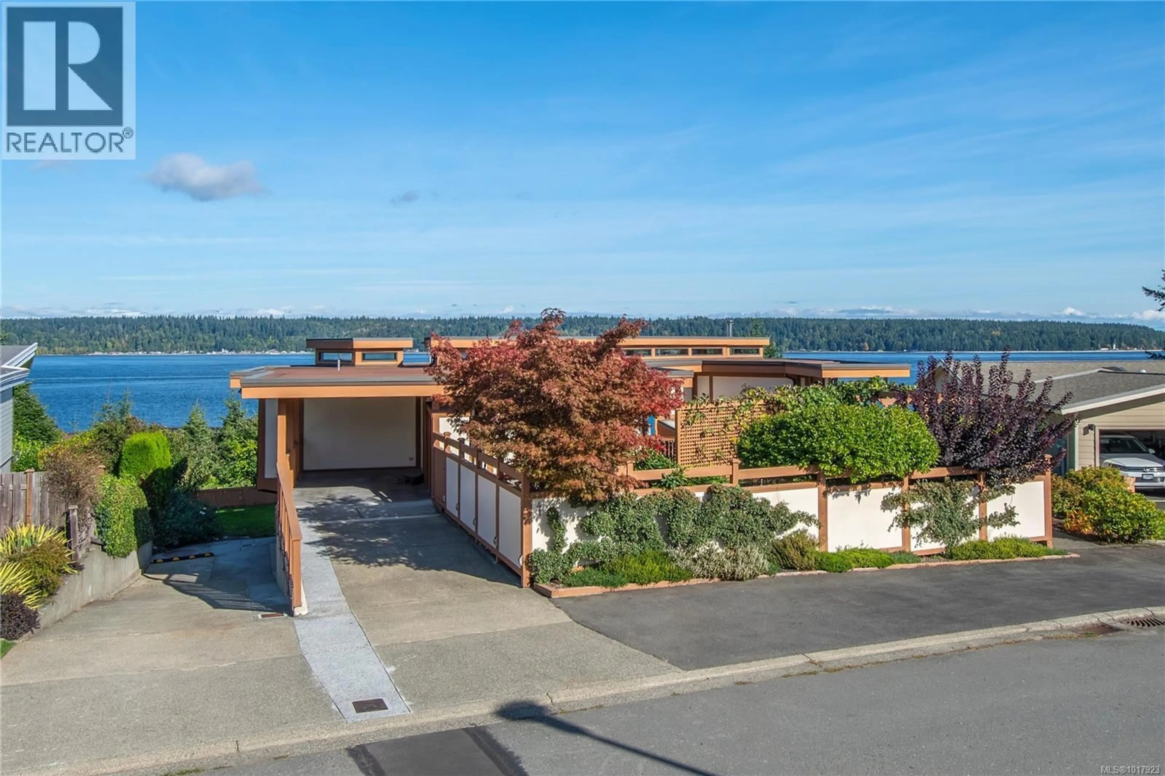 A pic from outside/outdoor area/front of a property/back of a property/a pic from drone, water/lake/river/ocean view for 41 RIDGEVIEW PLACE, Campbell River British Columbia V9W2J6