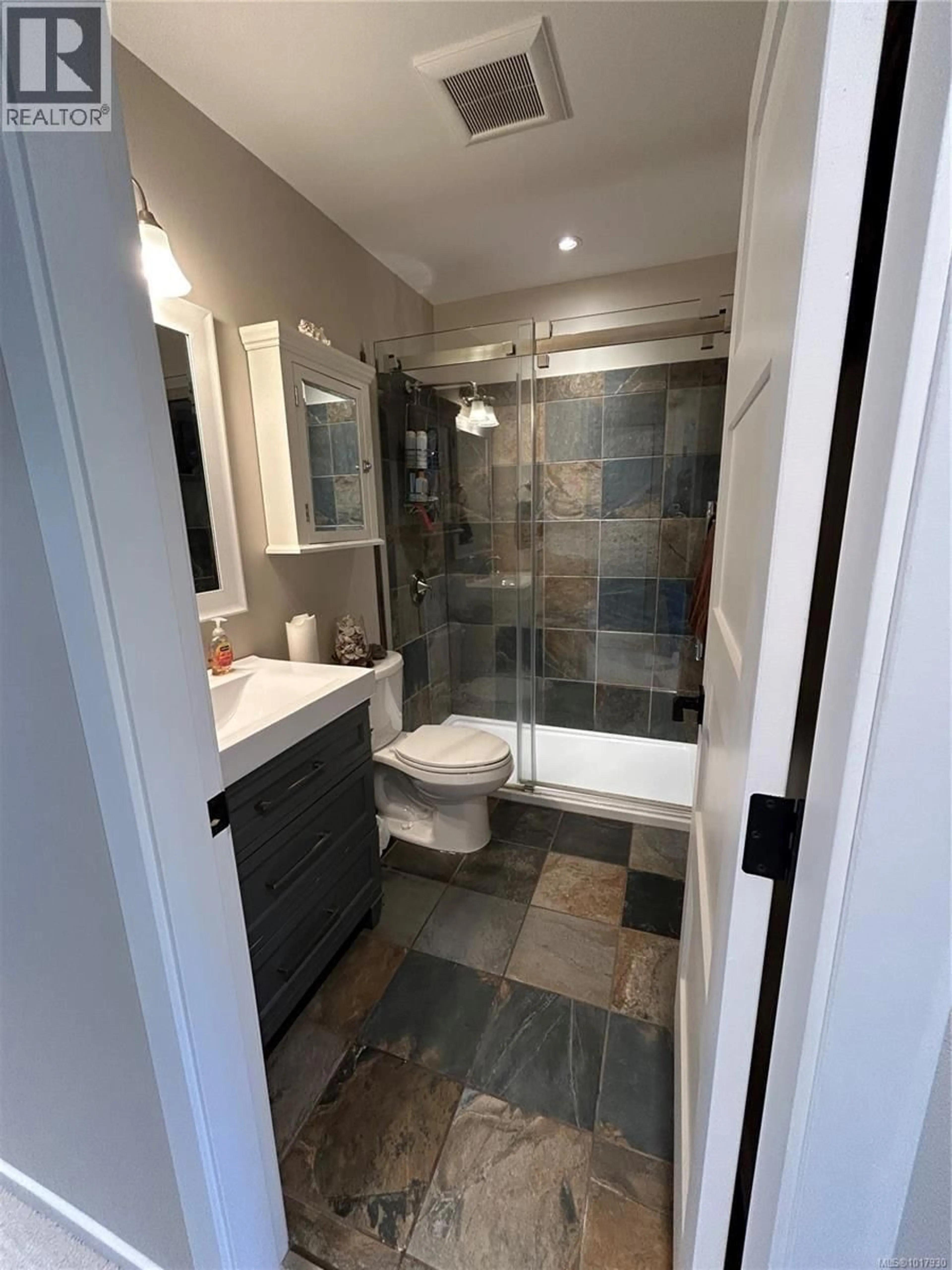 Contemporary bathroom, ceramic/tile floor for 232 - 350 ALDER CRESCENT, Gold River British Columbia V0P1G0