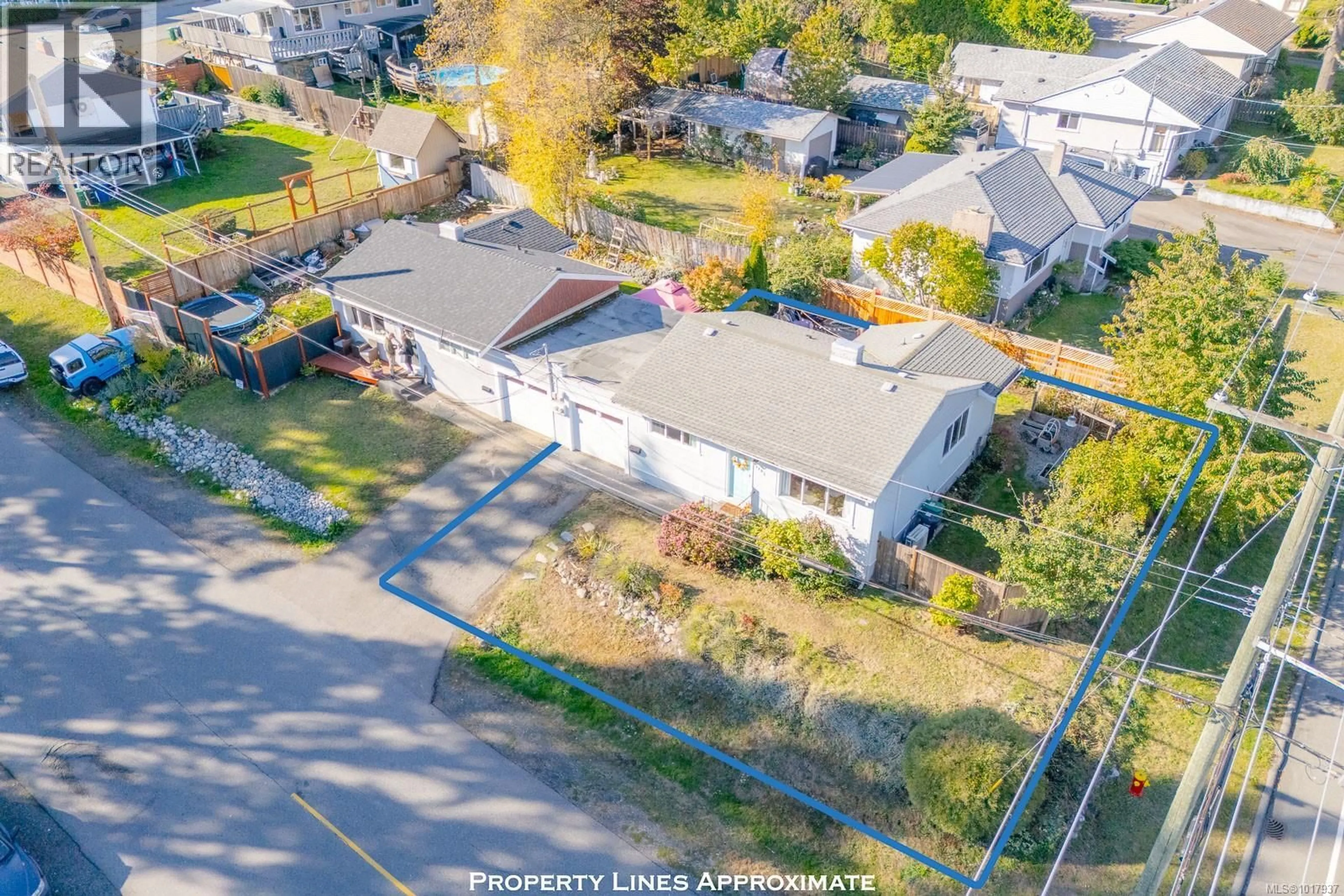A pic from outside/outdoor area/front of a property/back of a property/a pic from drone, street for 1795 HALLEN AVENUE, Nanaimo British Columbia V9S4S2