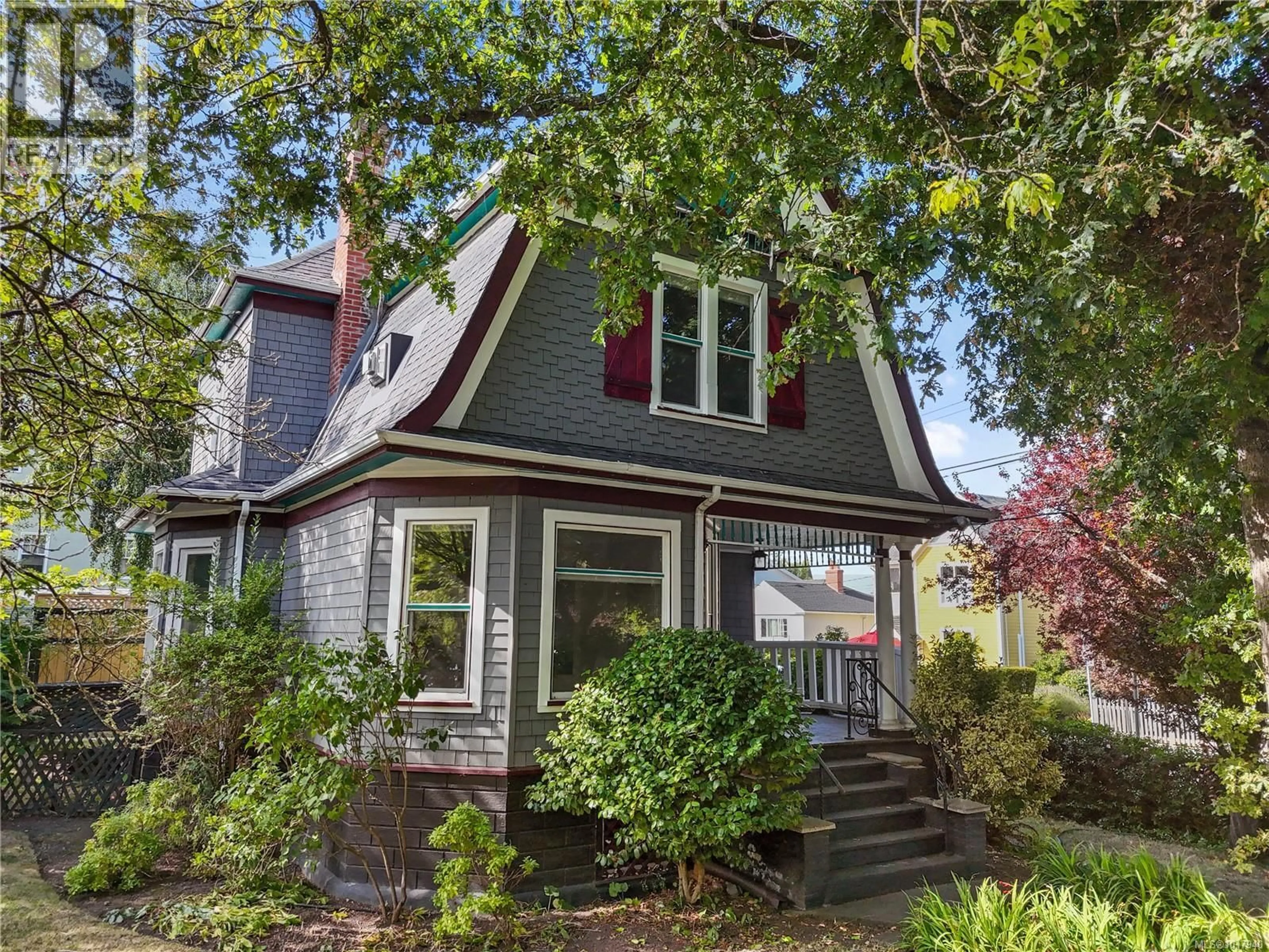 Home with vinyl exterior material, street for 1726 STANLEY AVENUE, Victoria British Columbia V8R3W8
