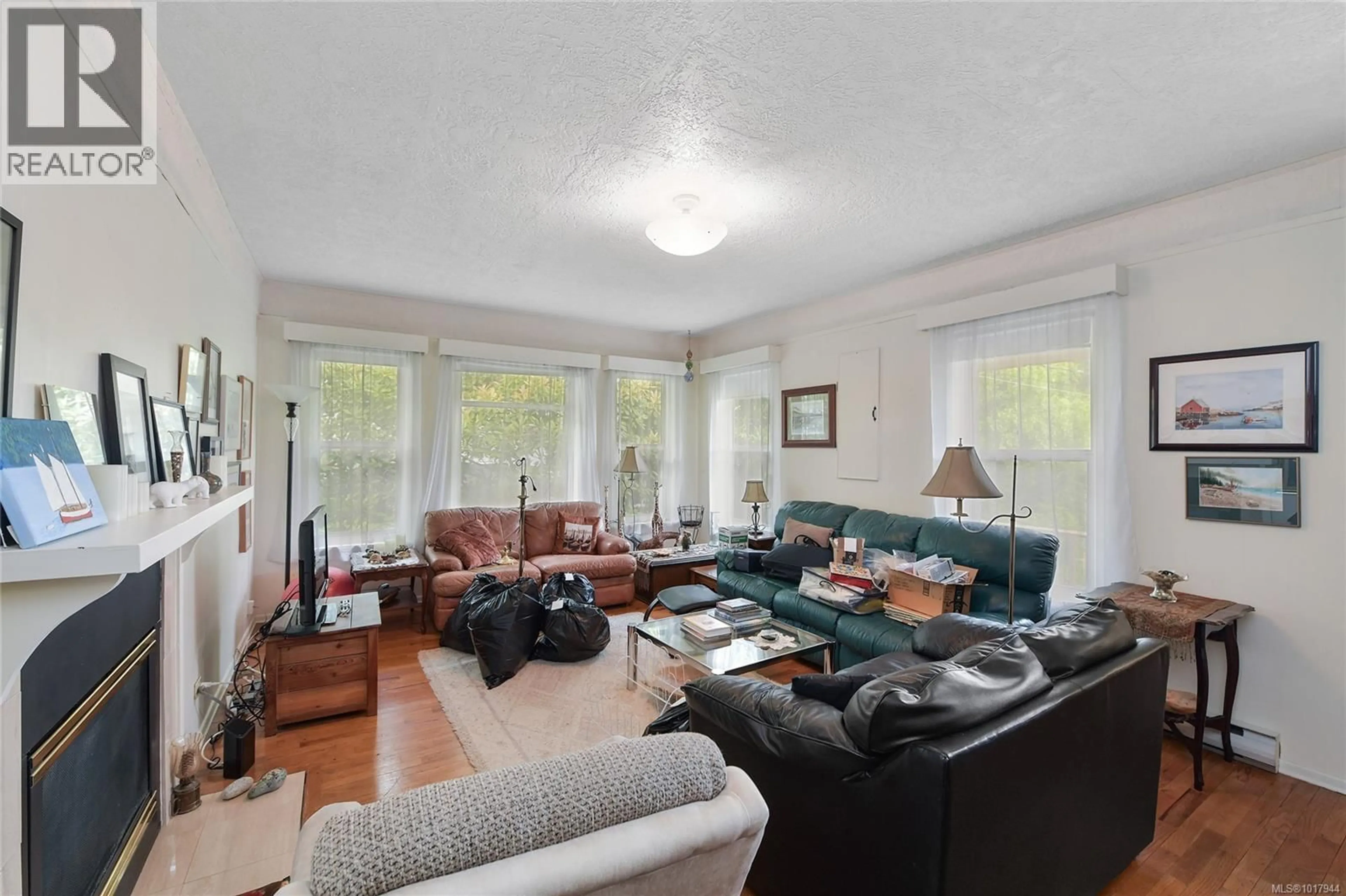 Living room with furniture, unknown for 9632 SEVENTH STREET, Sidney British Columbia V8L2V3