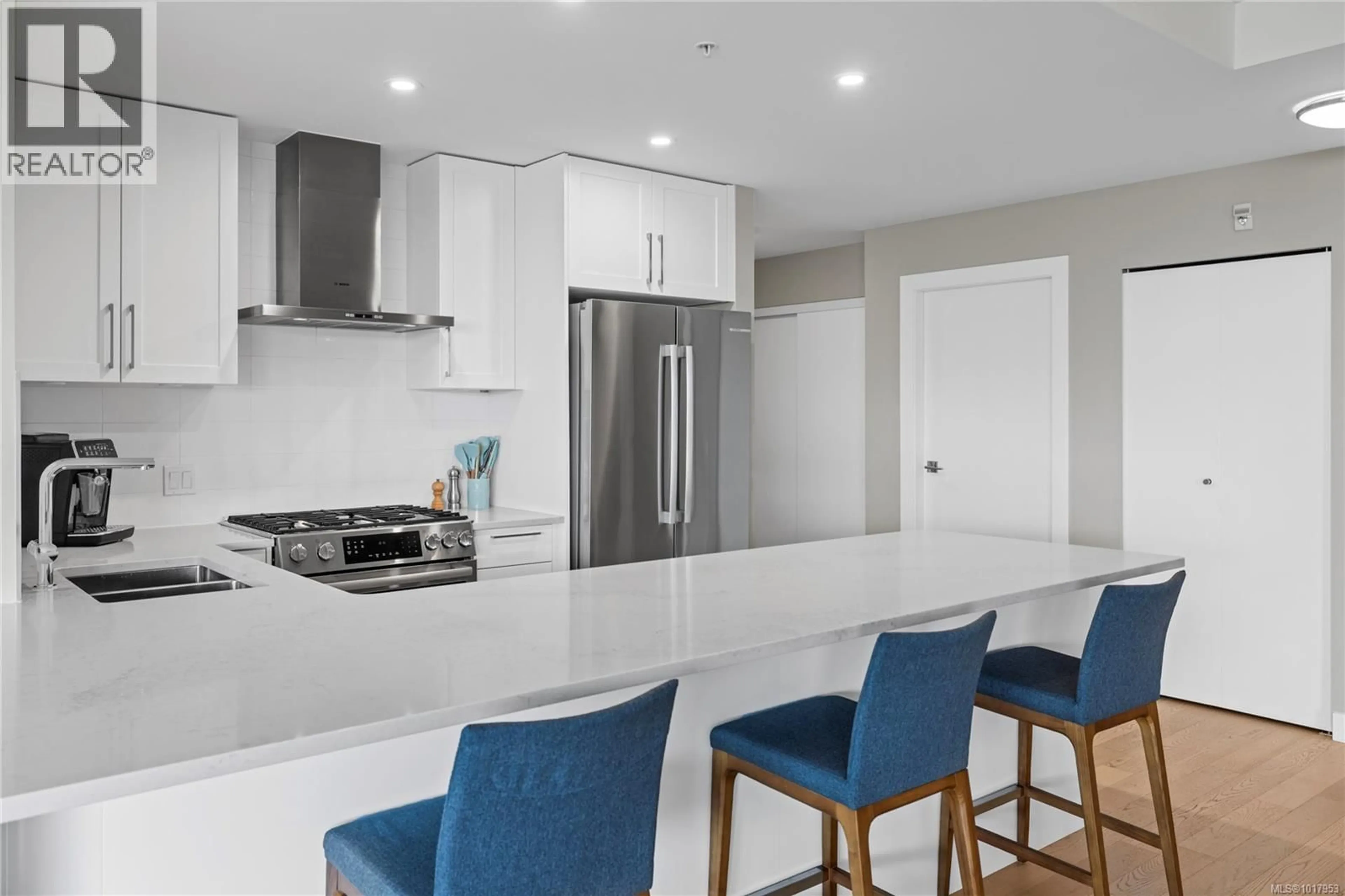 Open concept kitchen, ceramic/tile floor for 202 - 3529 DOLPHIN DRIVE, Nanoose Bay British Columbia V9P9K1