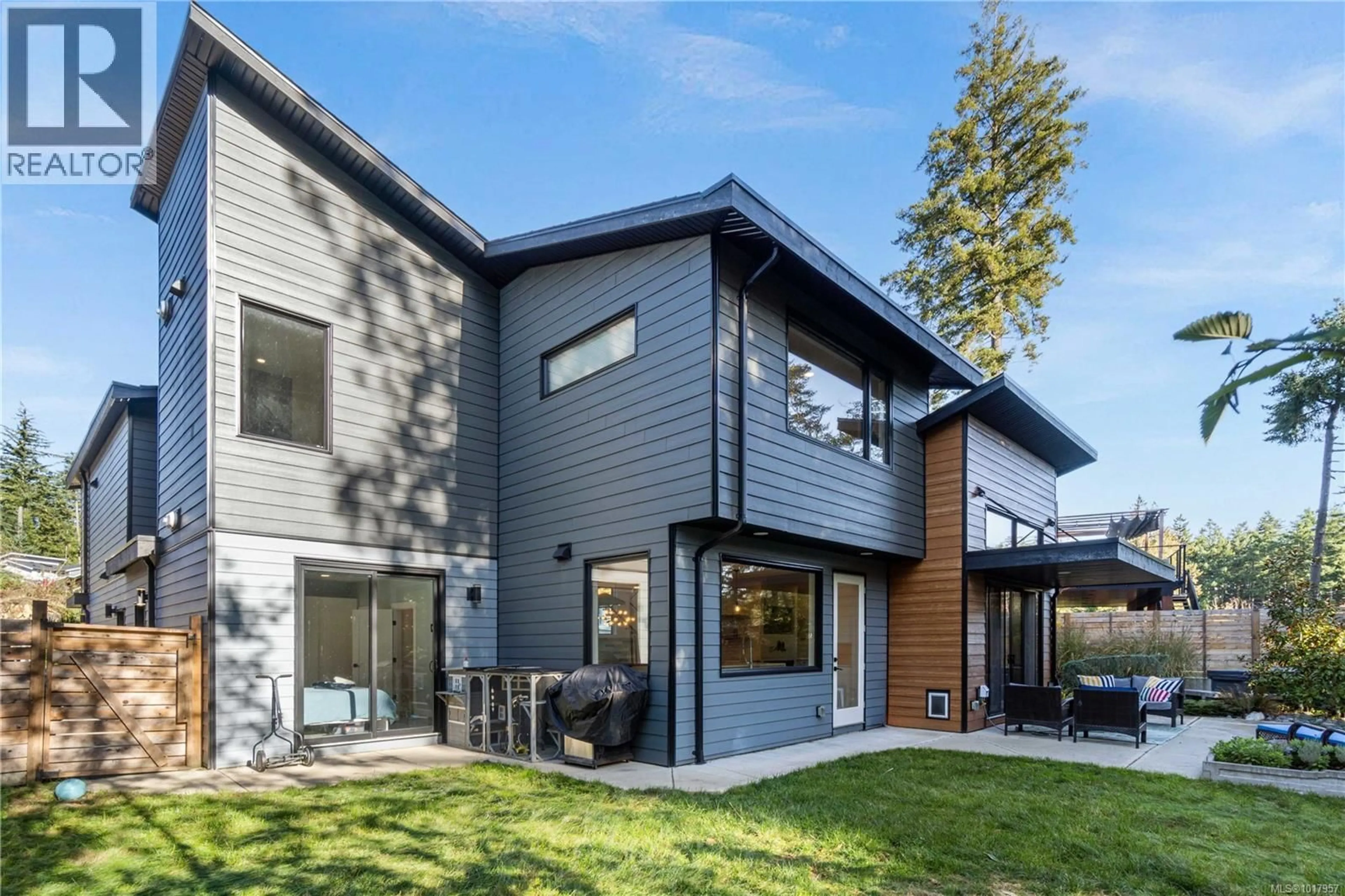 Home with vinyl exterior material, street for 210 CRESTLINE TERRACE, Nanaimo British Columbia V9T0G9