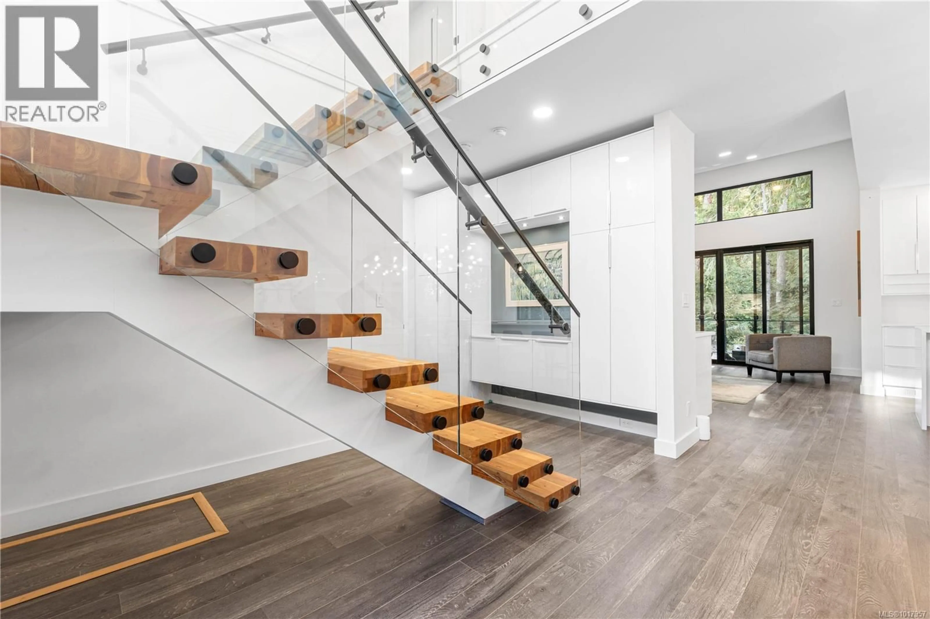 Stairs for 210 CRESTLINE TERRACE, Nanaimo British Columbia V9T0G9