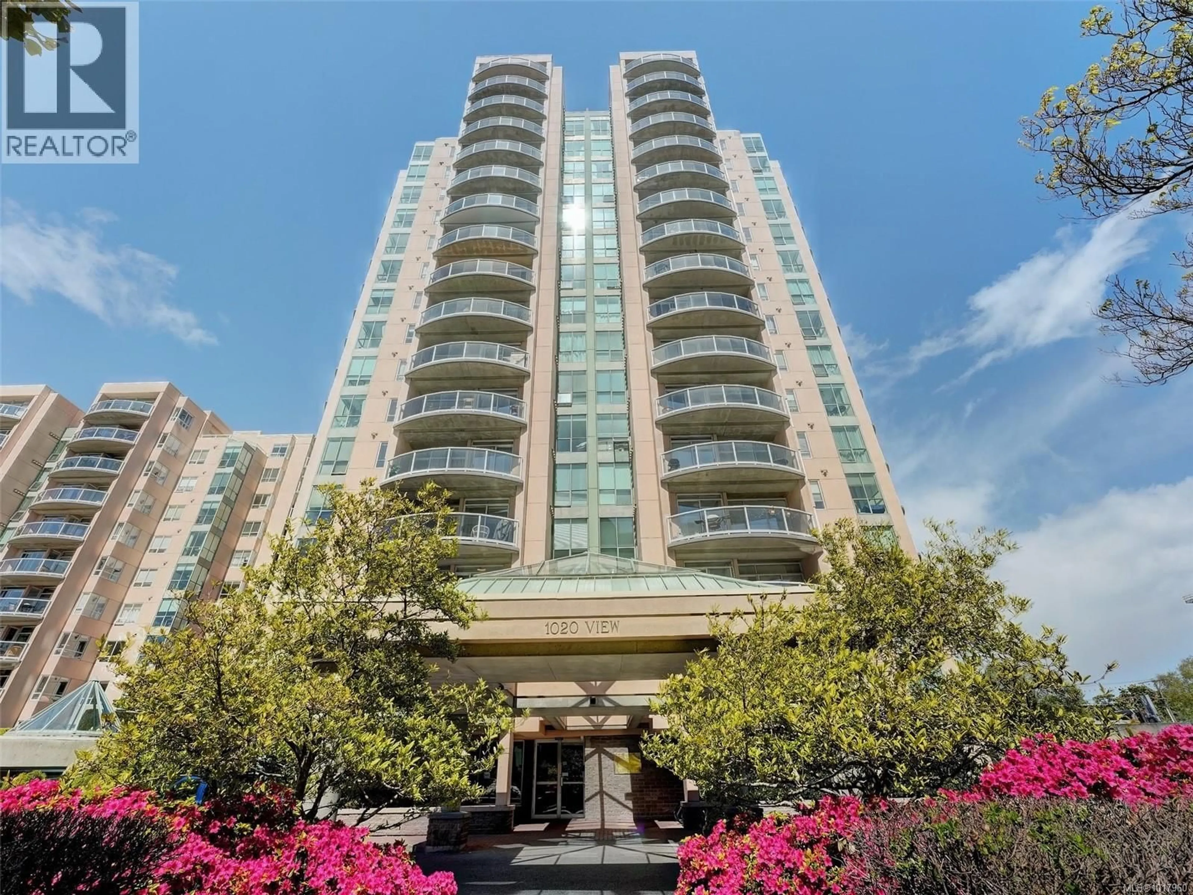 Indoor foyer for 1303 - 1020 VIEW STREET, Victoria British Columbia V8V4Y4