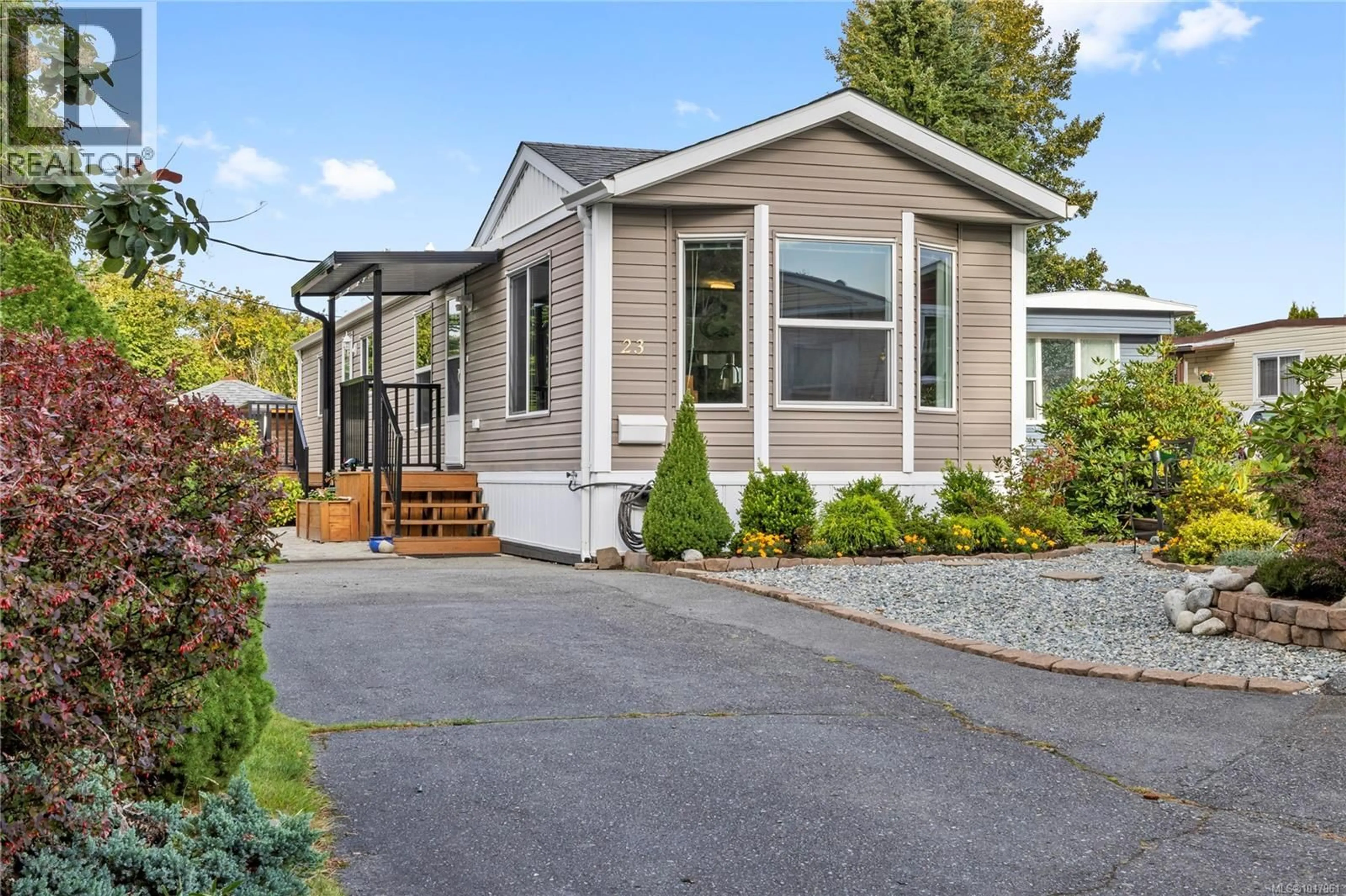 Home with vinyl exterior material, street for 23 - 80 FIFTH STREET, Nanaimo British Columbia V9R1N1
