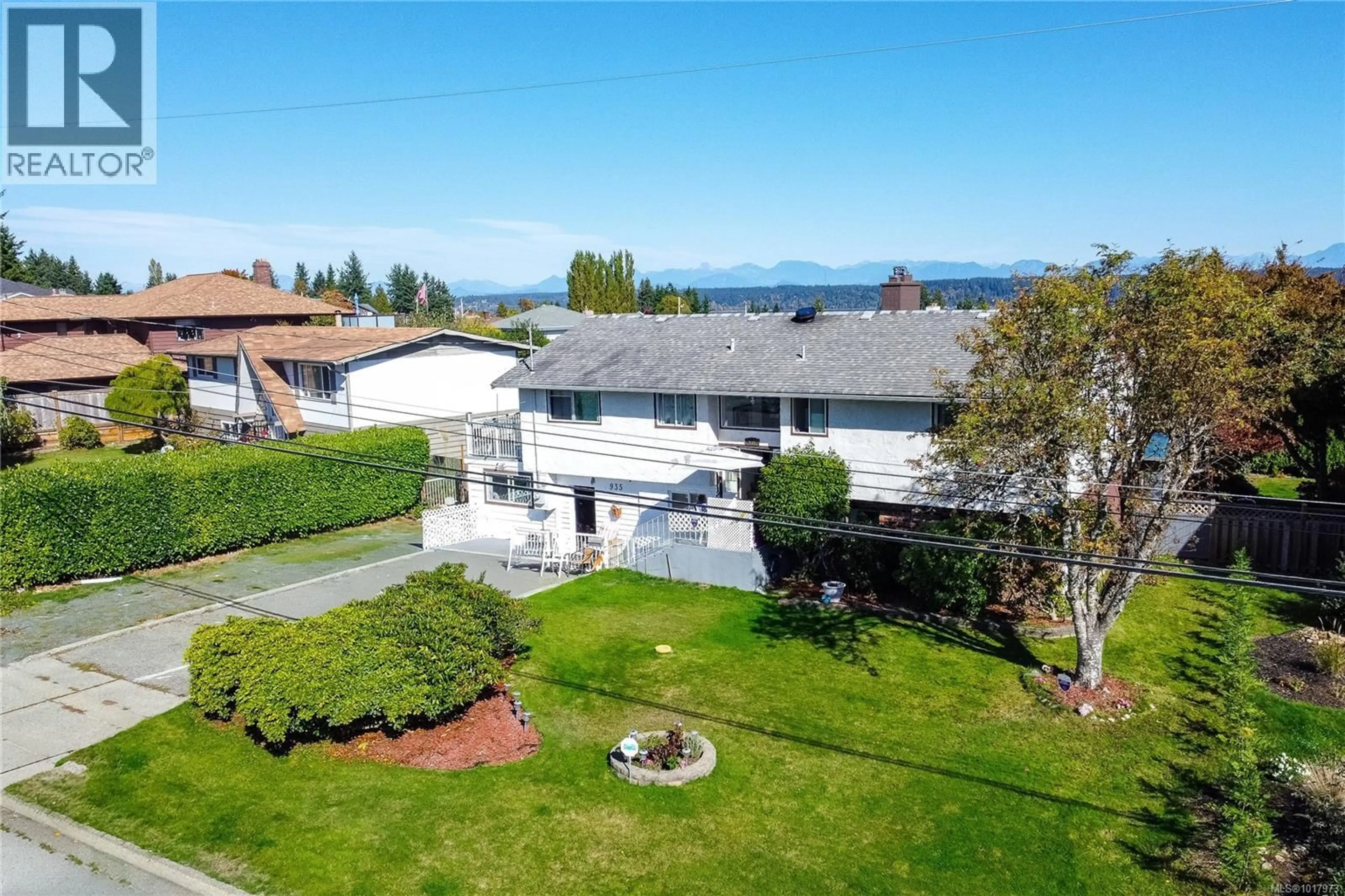 A pic from outside/outdoor area/front of a property/back of a property/a pic from drone, water/lake/river/ocean view for 935 KALMAR ROAD, Campbell River British Columbia V9W2A1