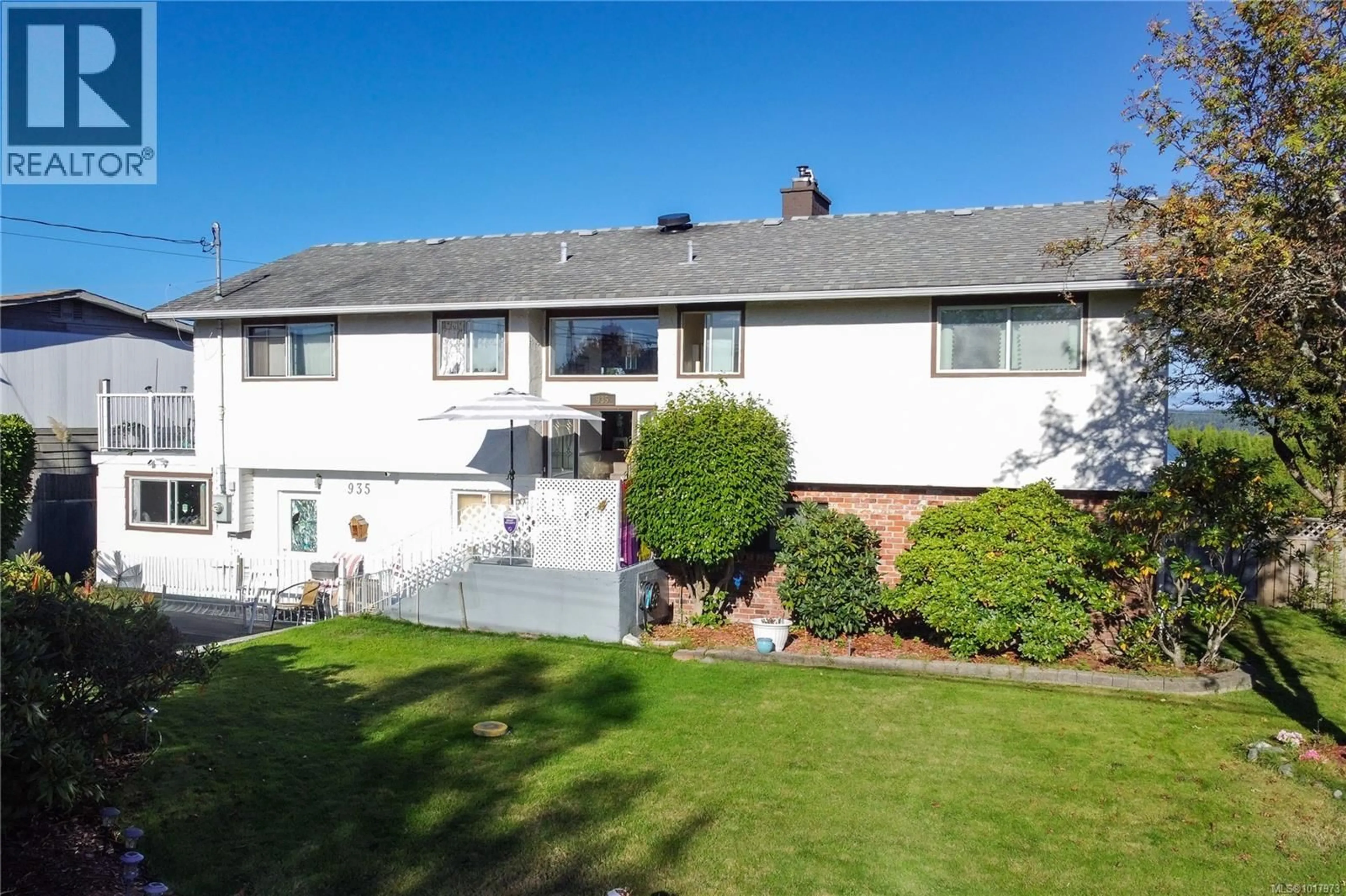 A pic from outside/outdoor area/front of a property/back of a property/a pic from drone, street for 935 KALMAR ROAD, Campbell River British Columbia V9W2A1