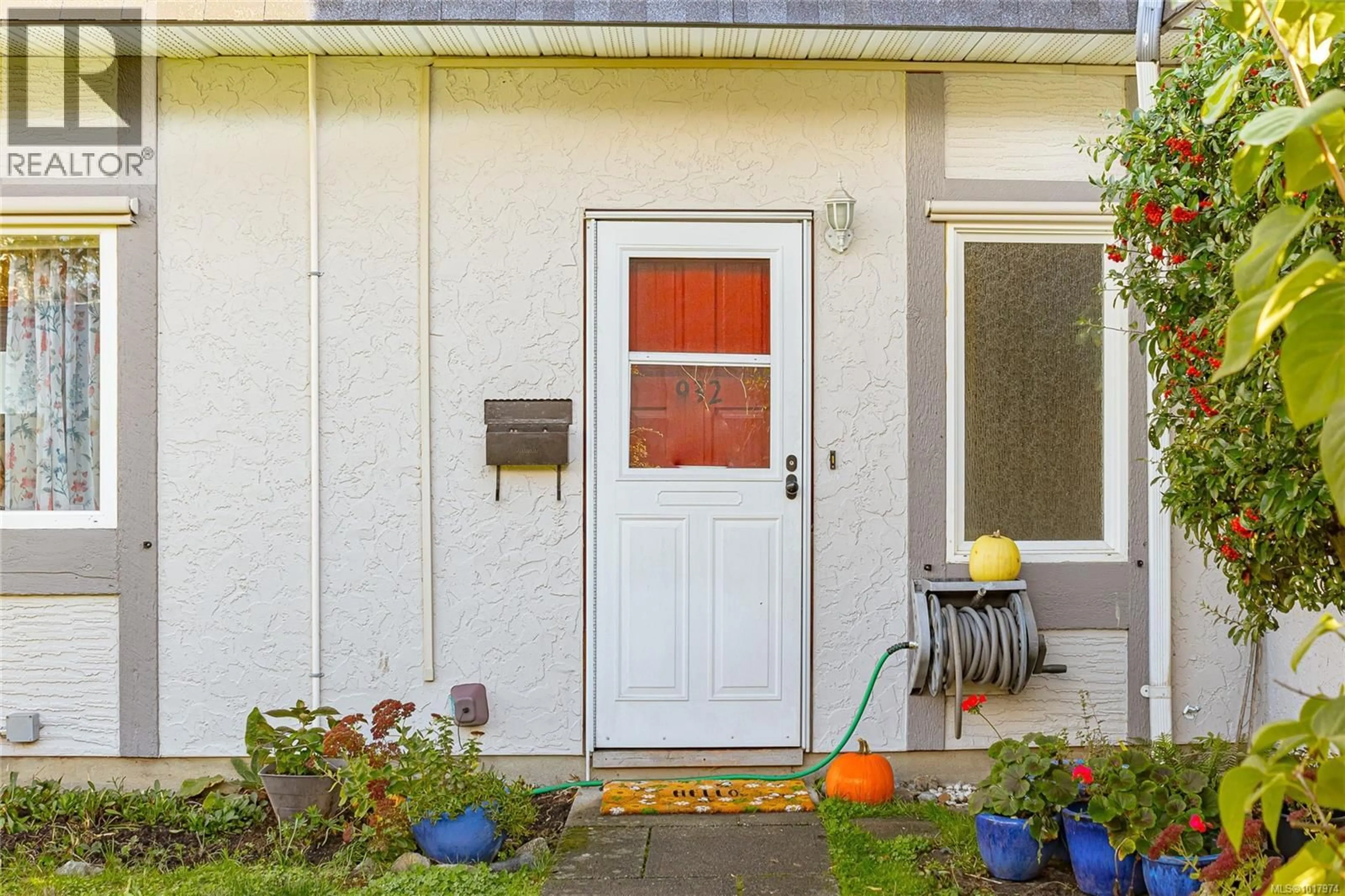 Unknown for 932 MARKET STREET, Victoria British Columbia V8T2E9