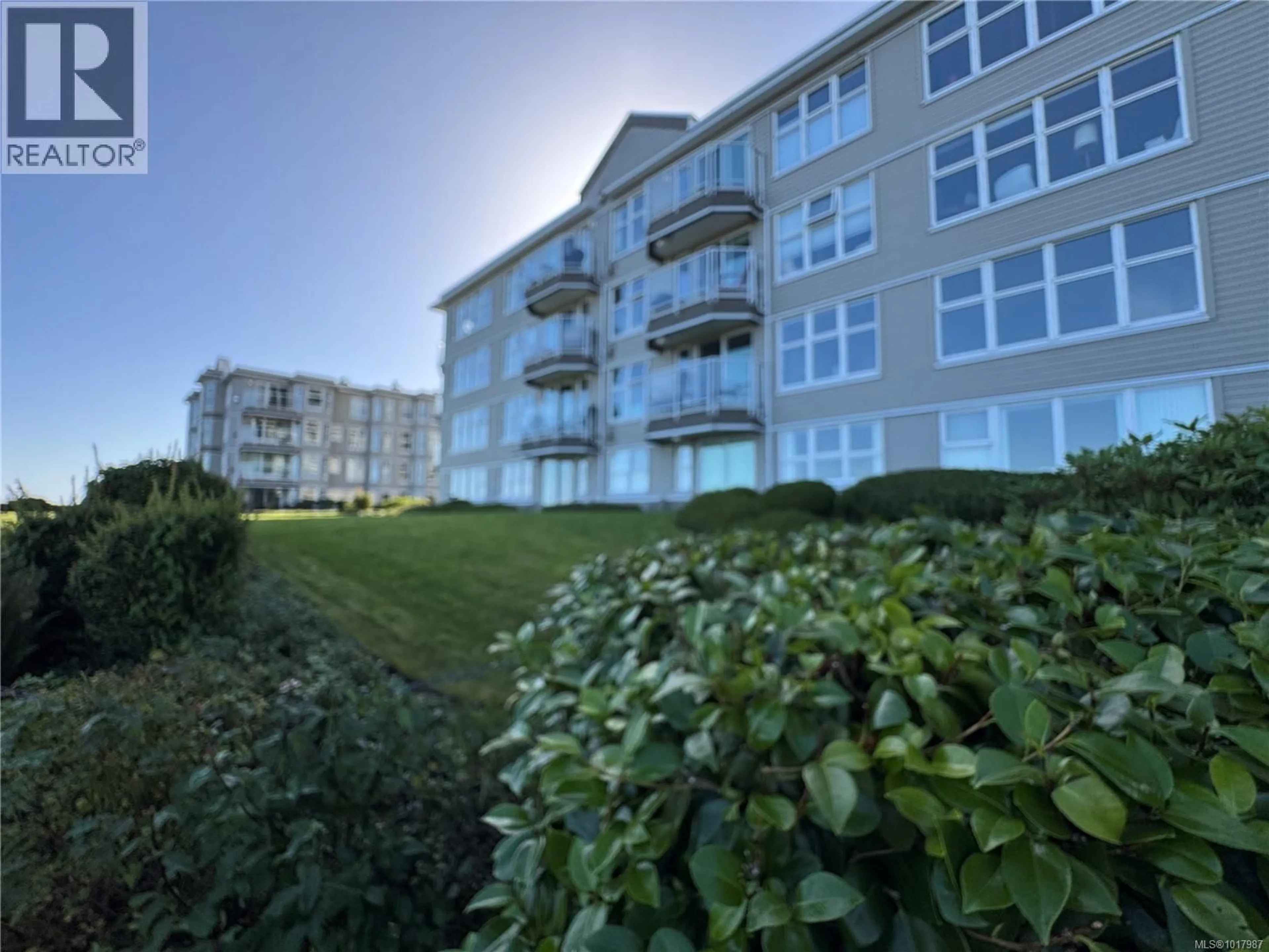 A pic from outside/outdoor area/front of a property/back of a property/a pic from drone, water/lake/river/ocean view for 104 - 9 ADAMS ROAD, Campbell River British Columbia V9W1R9