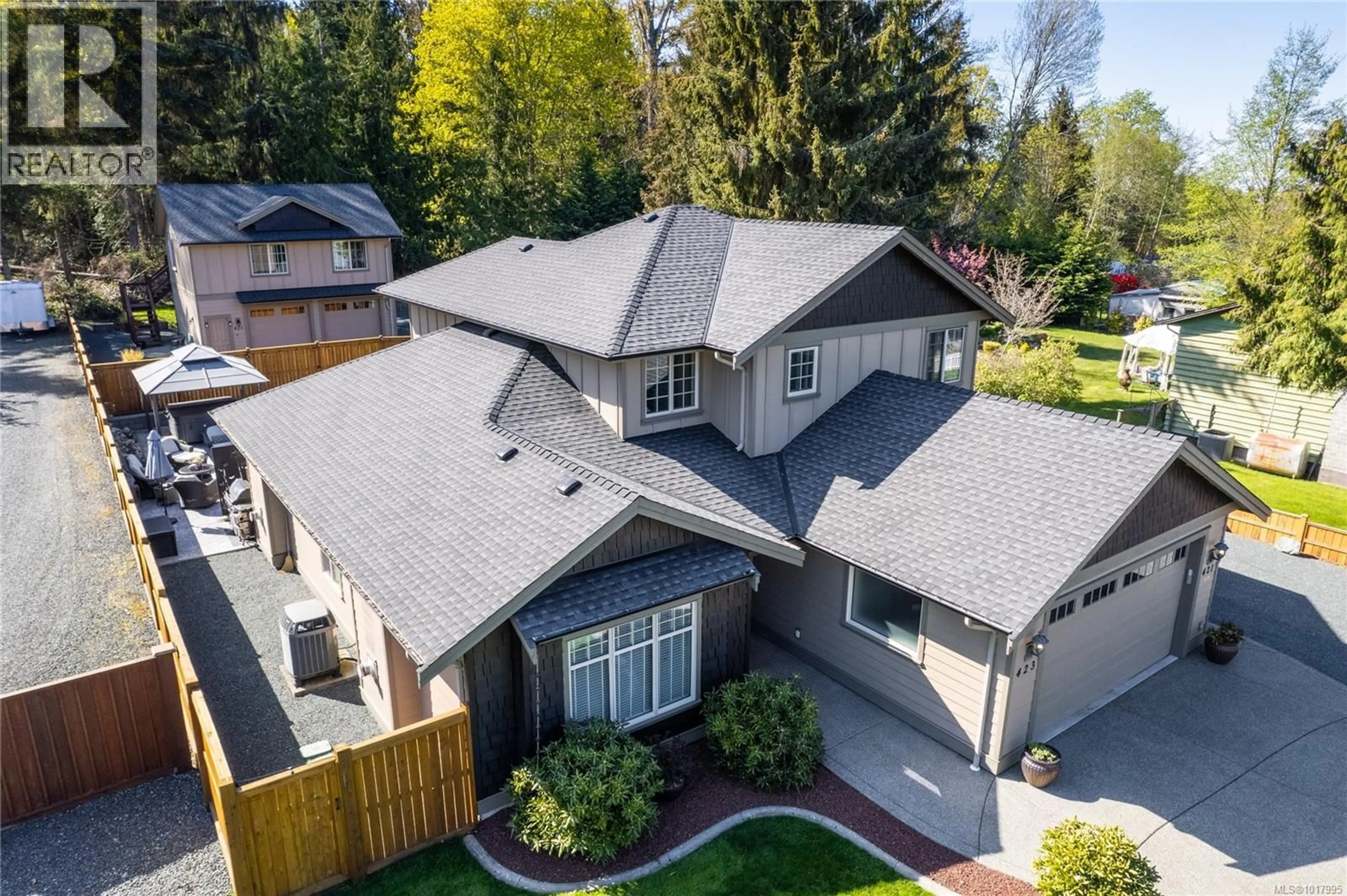 A pic from outside/outdoor area/front of a property/back of a property/a pic from drone, street for 423 CRAIG STREET, Parksville British Columbia V9P1L2