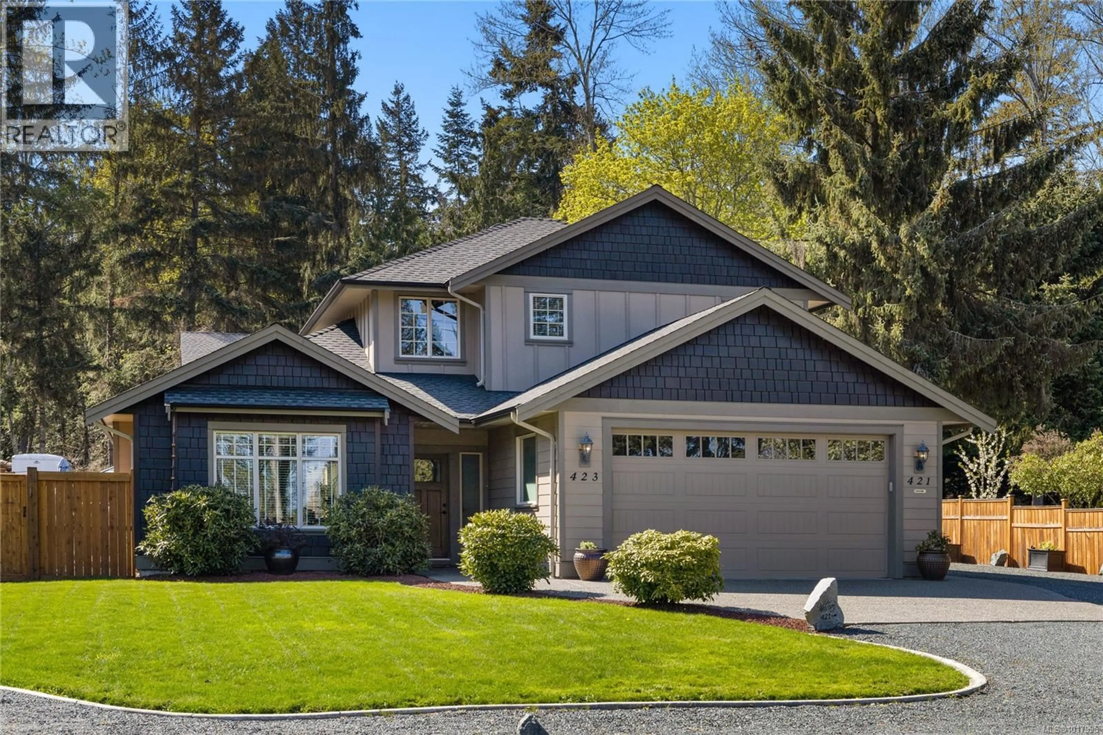 Home with vinyl exterior material, street for 423 CRAIG STREET, Parksville British Columbia V9P1L2