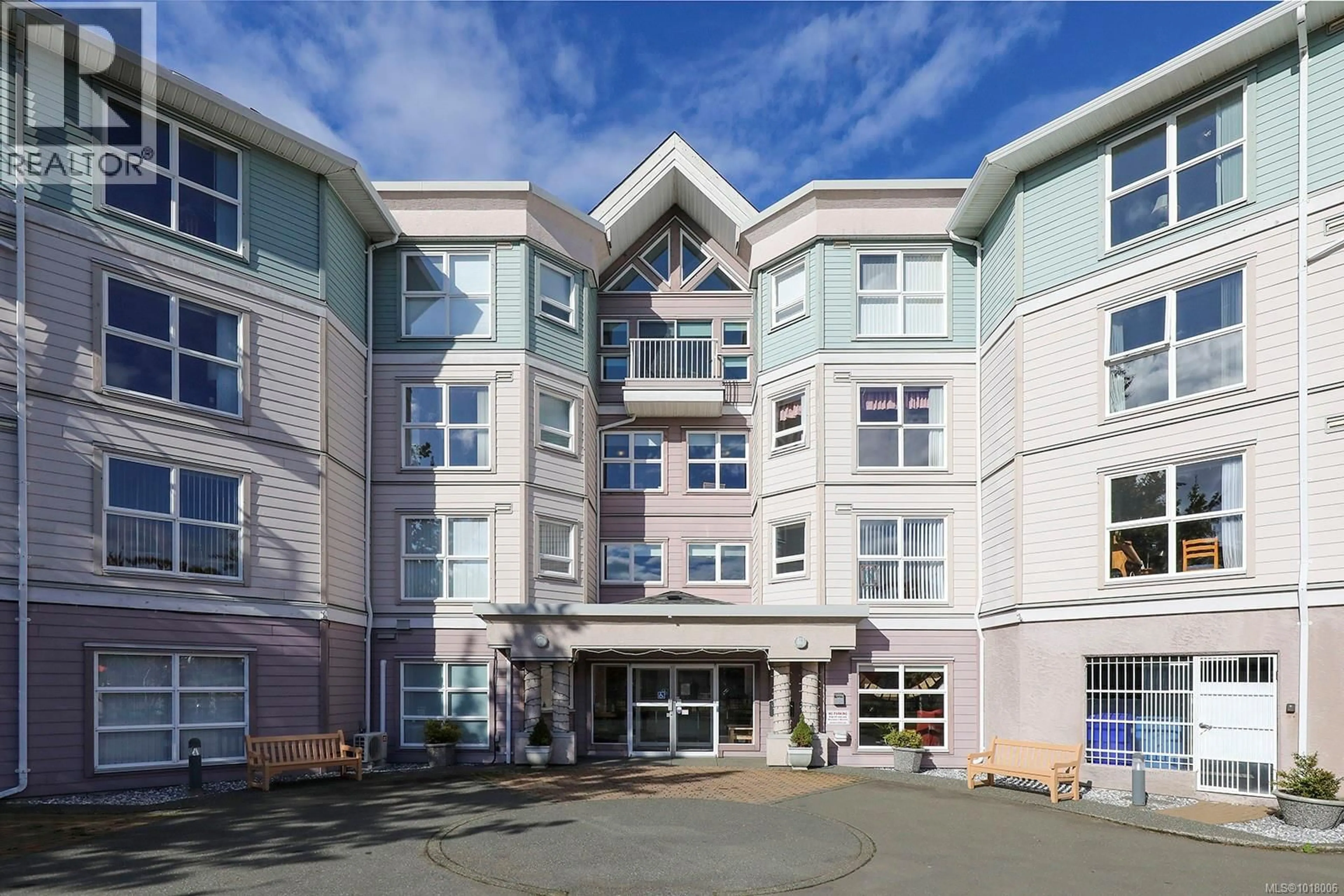 Indoor foyer for 403 - 1683 BALMORAL AVENUE, Comox British Columbia V9M2M9
